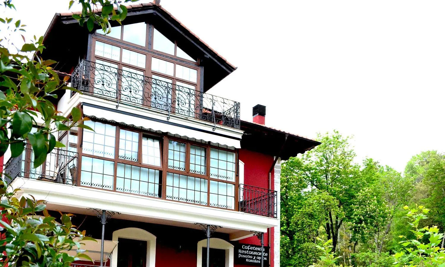 Property building in Akla La Casa Del Puente