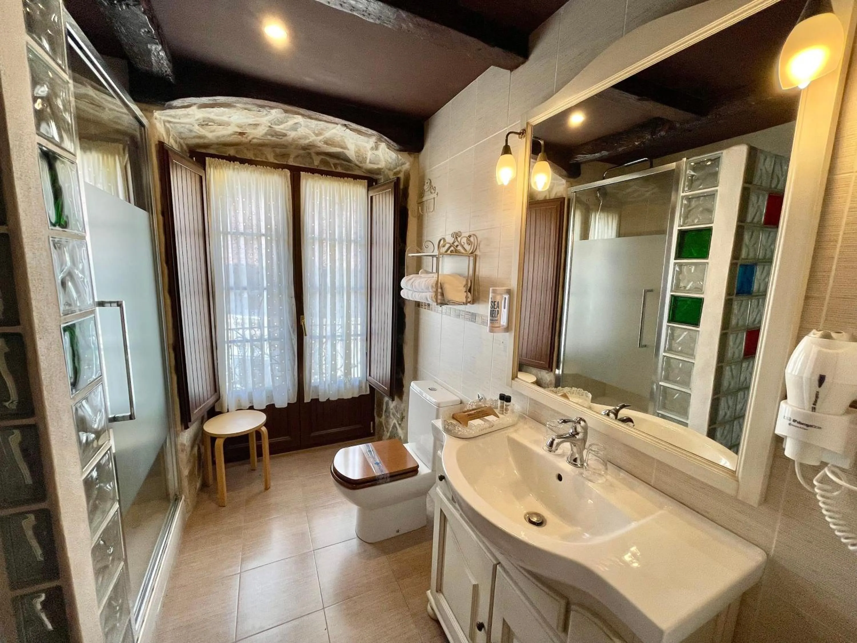 Akla La Casa Del Puente