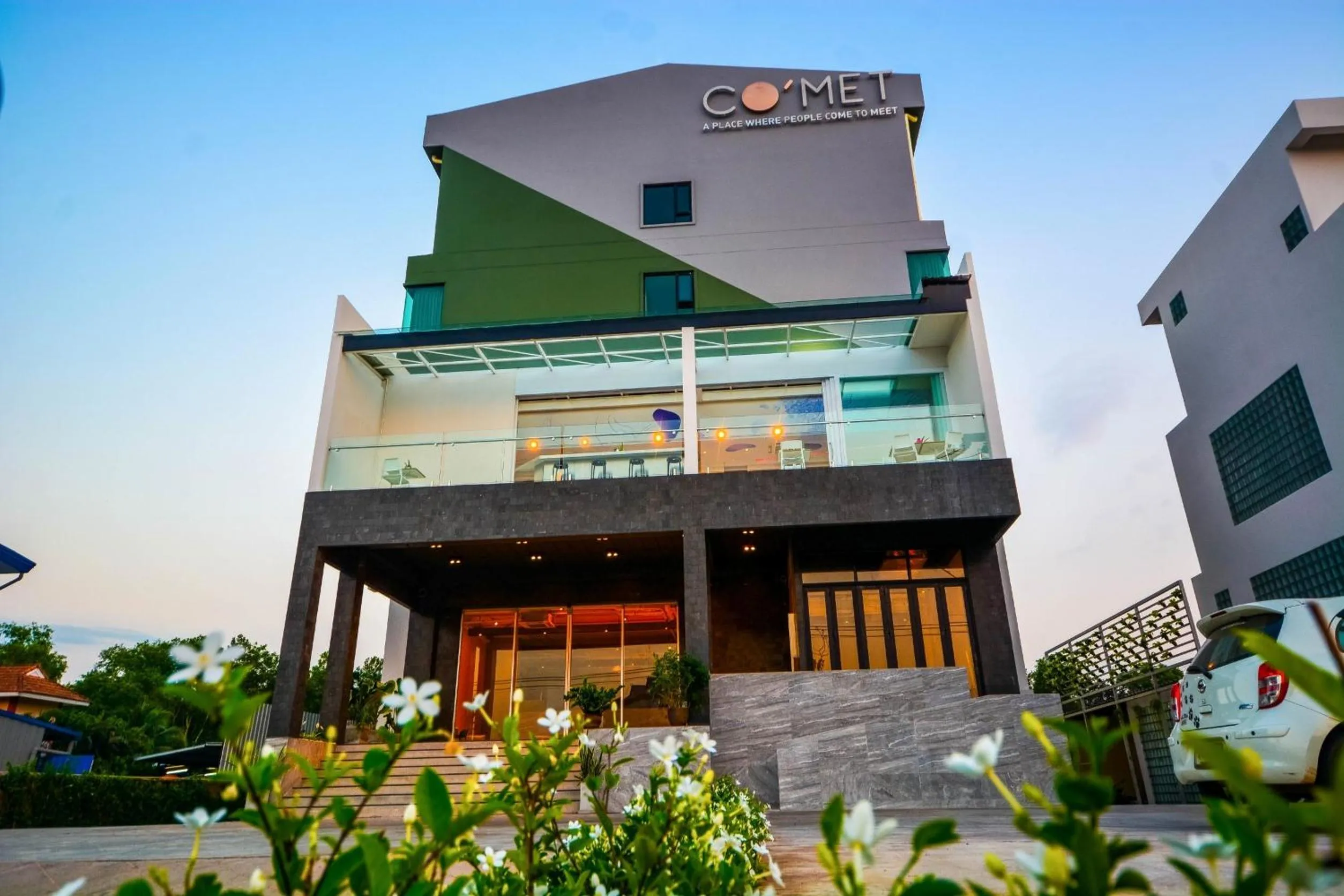 Facade/entrance in Comet Hotel Surat Thani