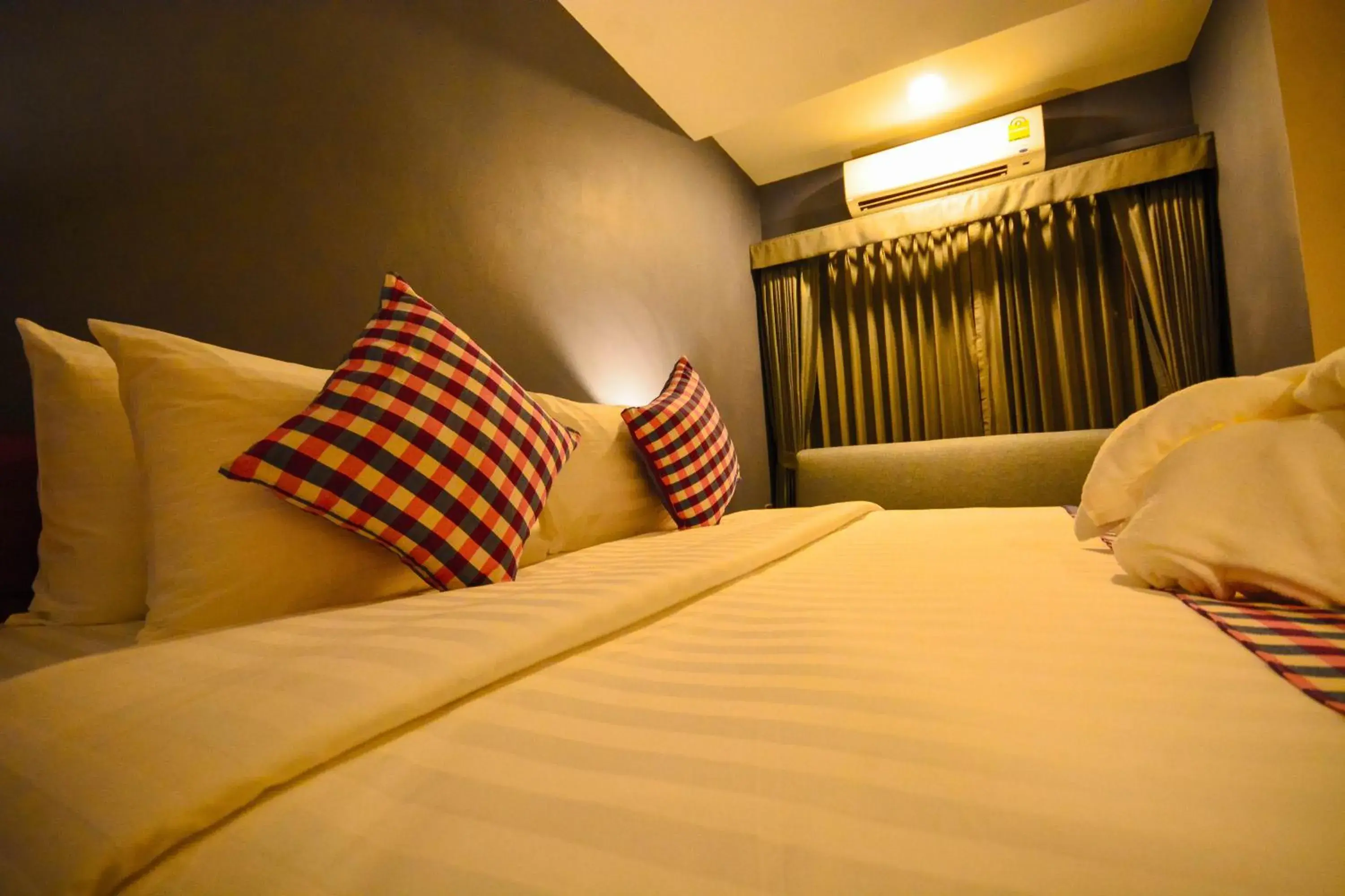 Deluxe Double or Twin Room in Comet Hotel Surat Thani Deluxe Double or Twin Room in Comet Hotel Surat Thani