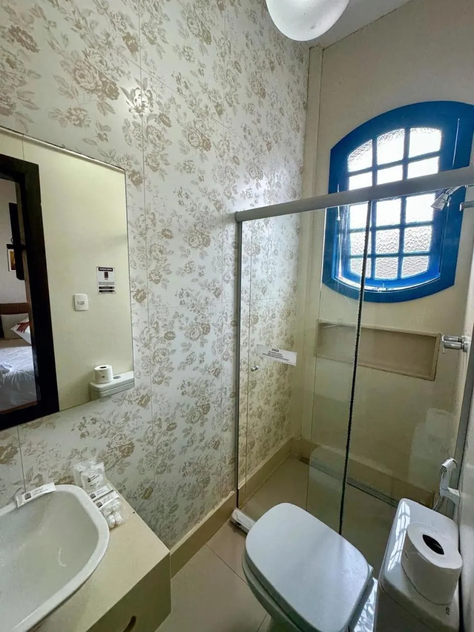 Shower in Hotel Lenheiros