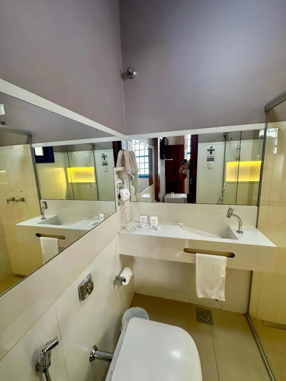 Shower in Hotel Lenheiros