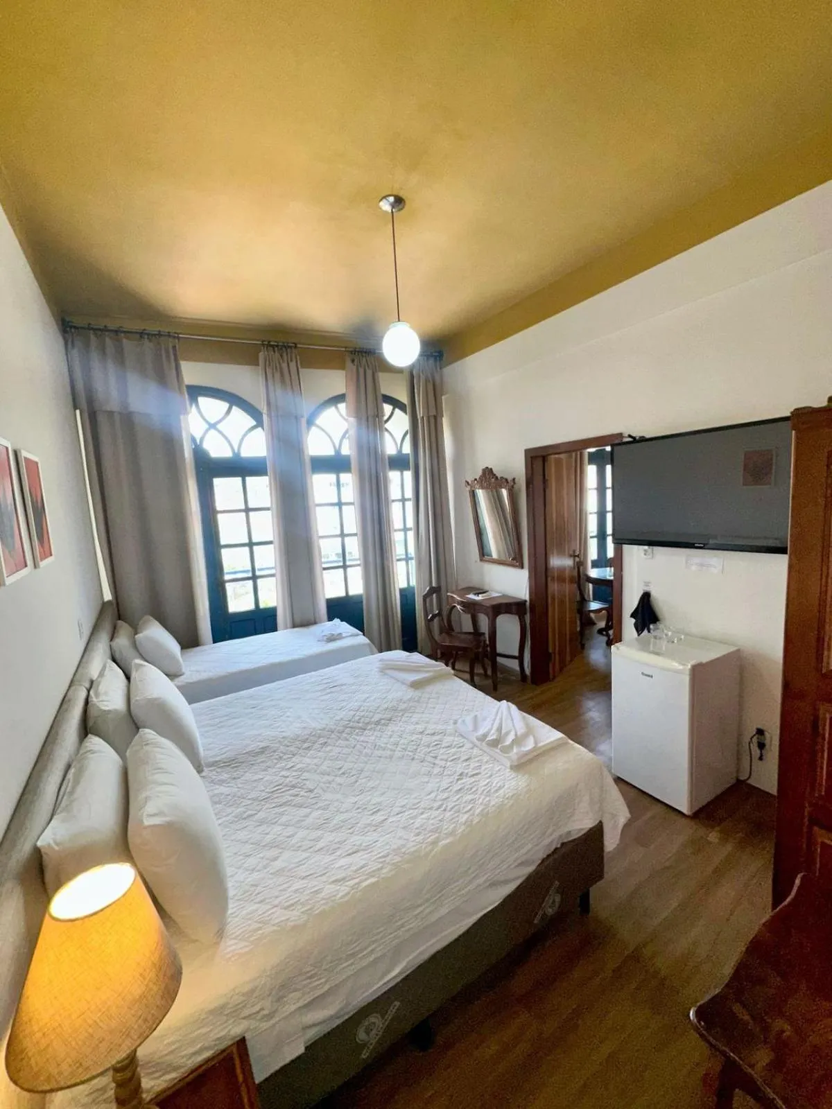 Communal lounge/ TV room, Bed in Hotel Lenheiros