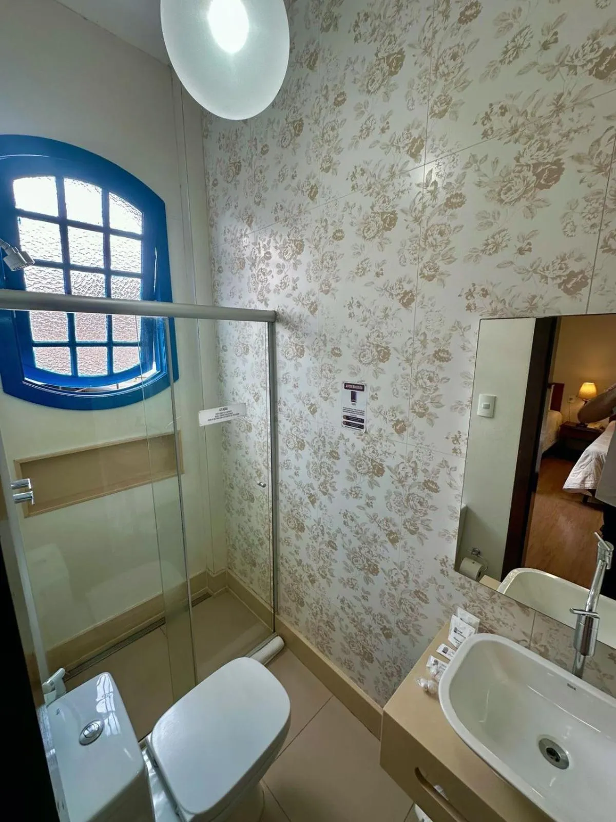 Shower in Hotel Lenheiros