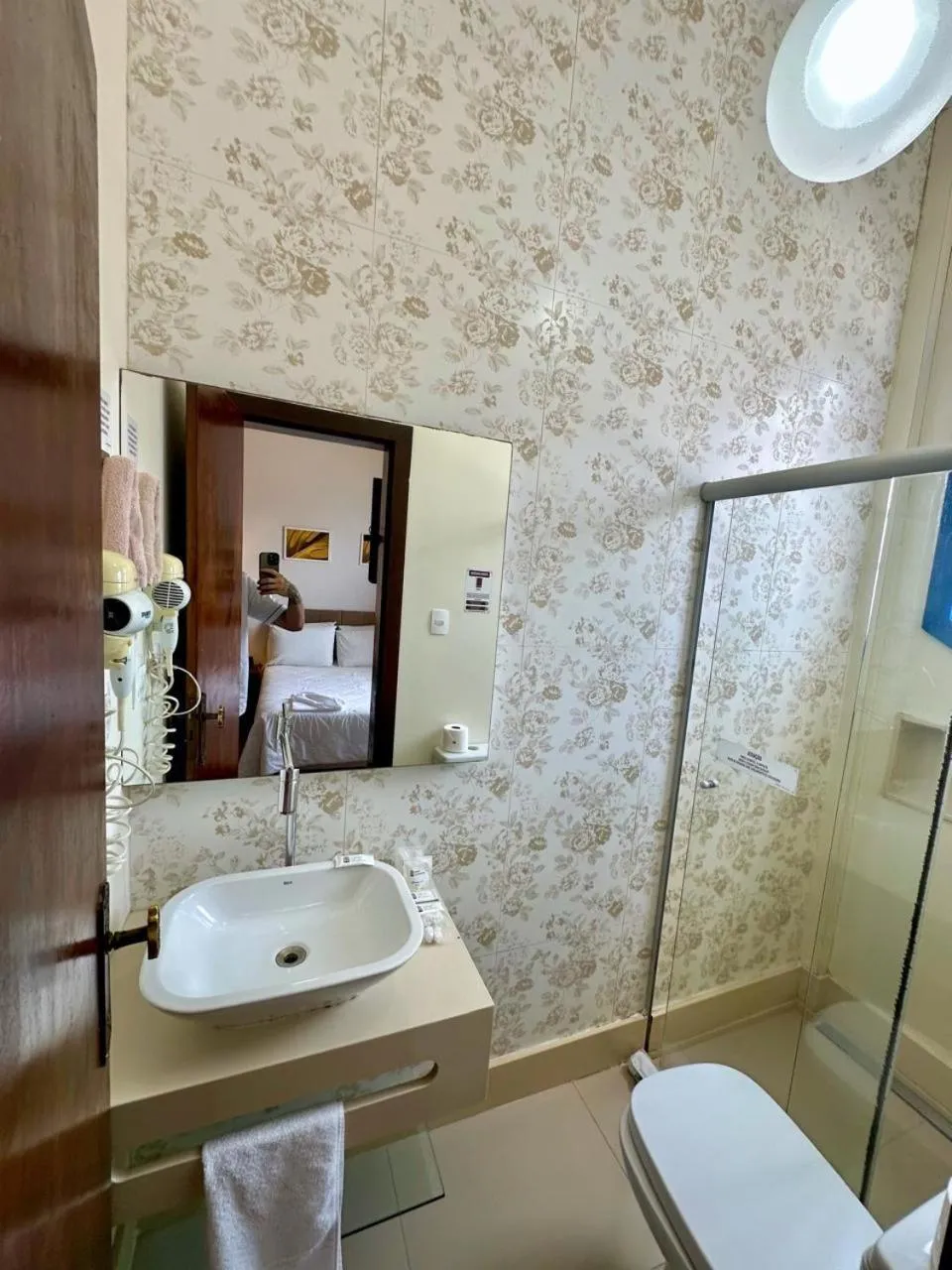 Shower in Hotel Lenheiros