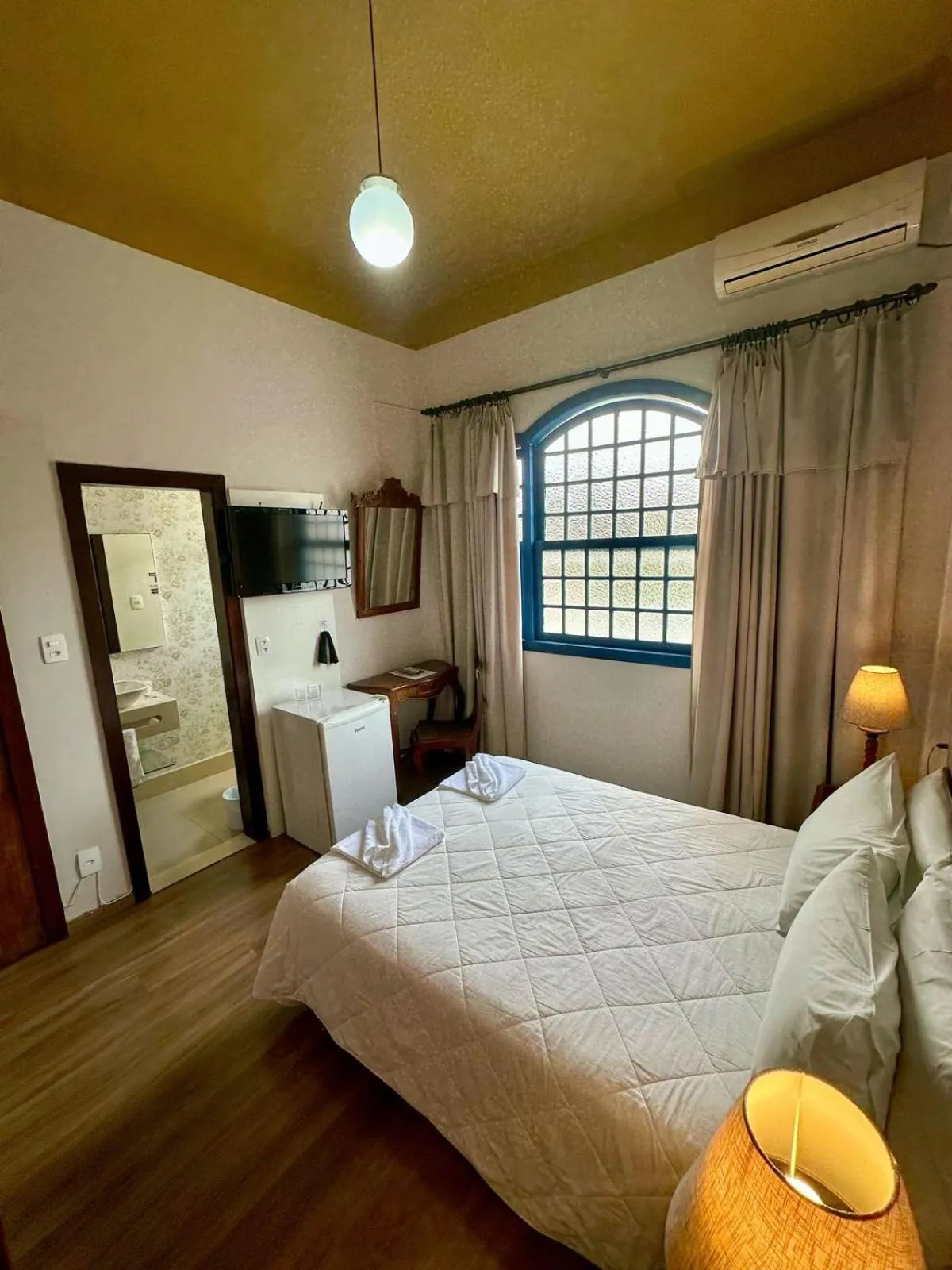 minibar, Bed in Hotel Lenheiros