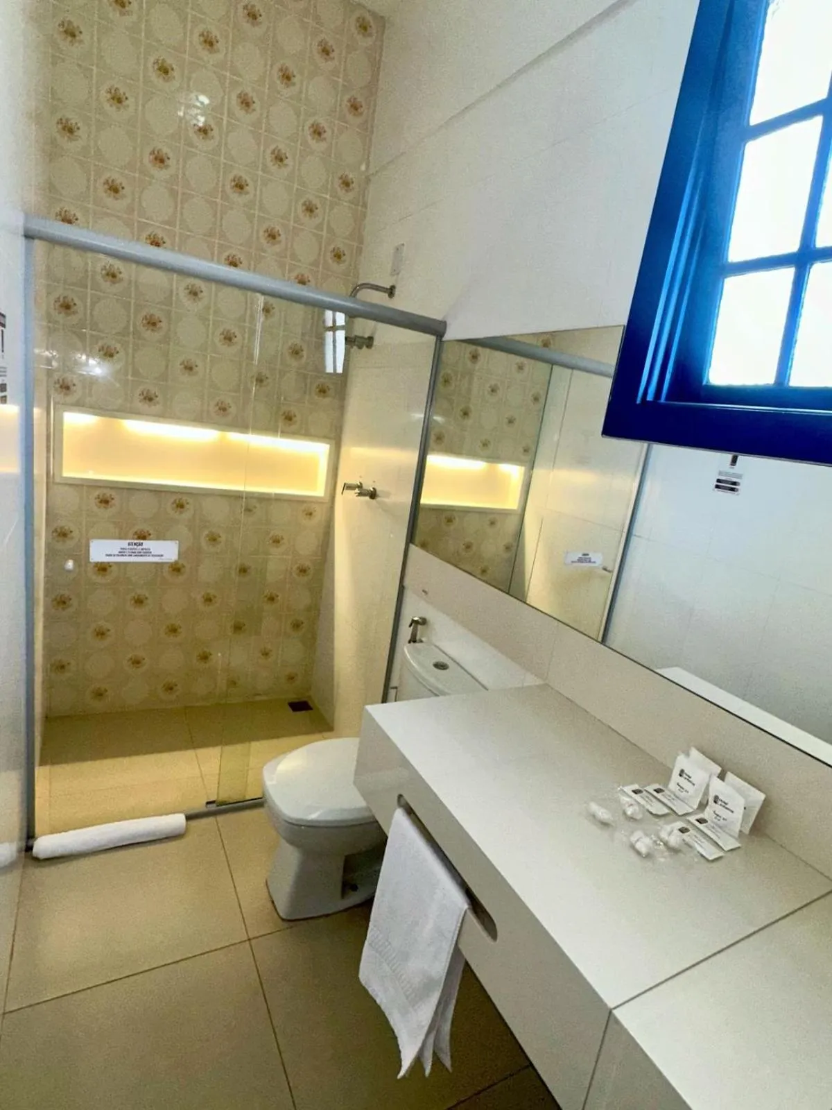 Shower in Hotel Lenheiros