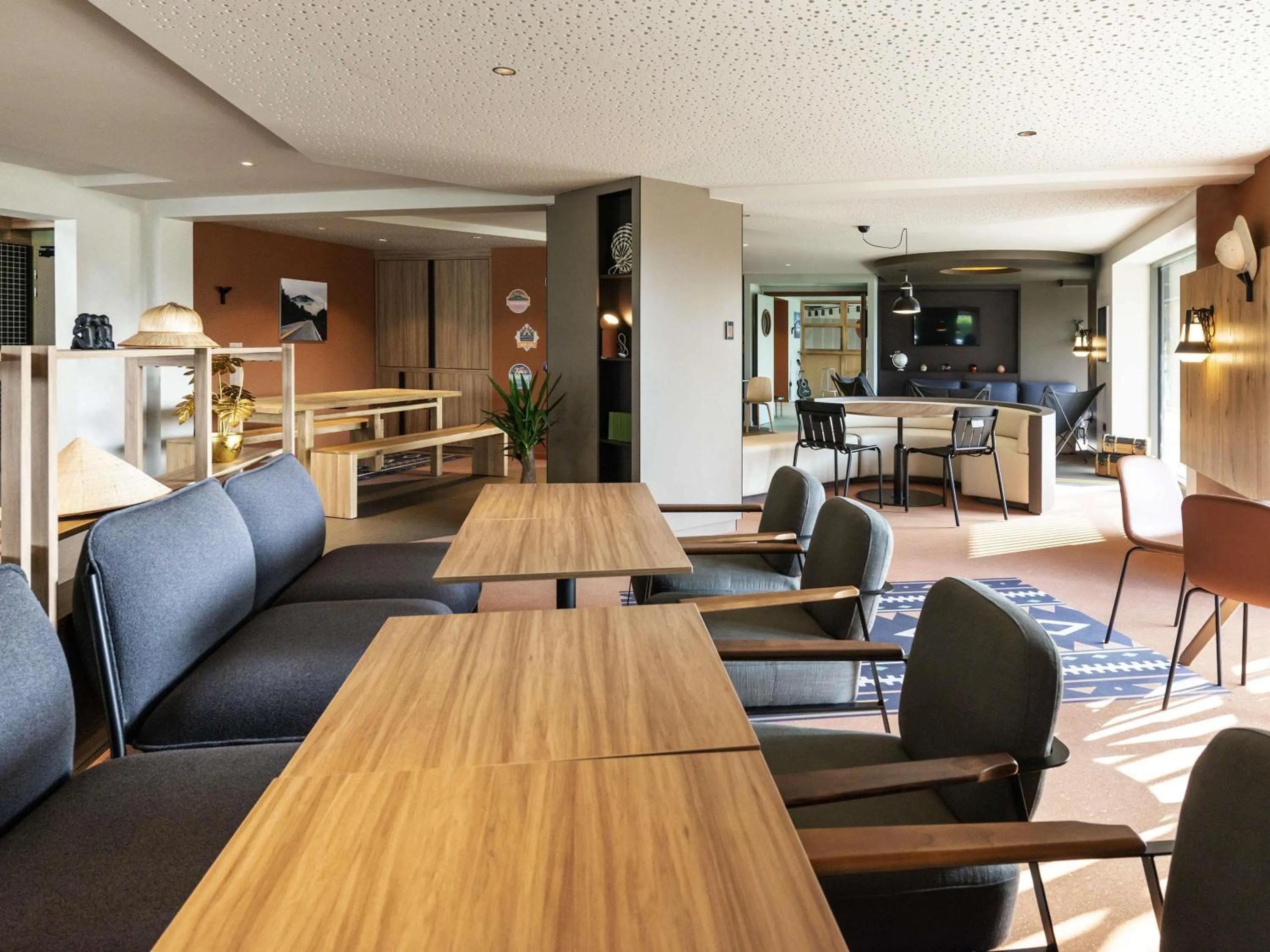Lounge or bar in IBIS STYLES Rouen Parc Expos Zenith
