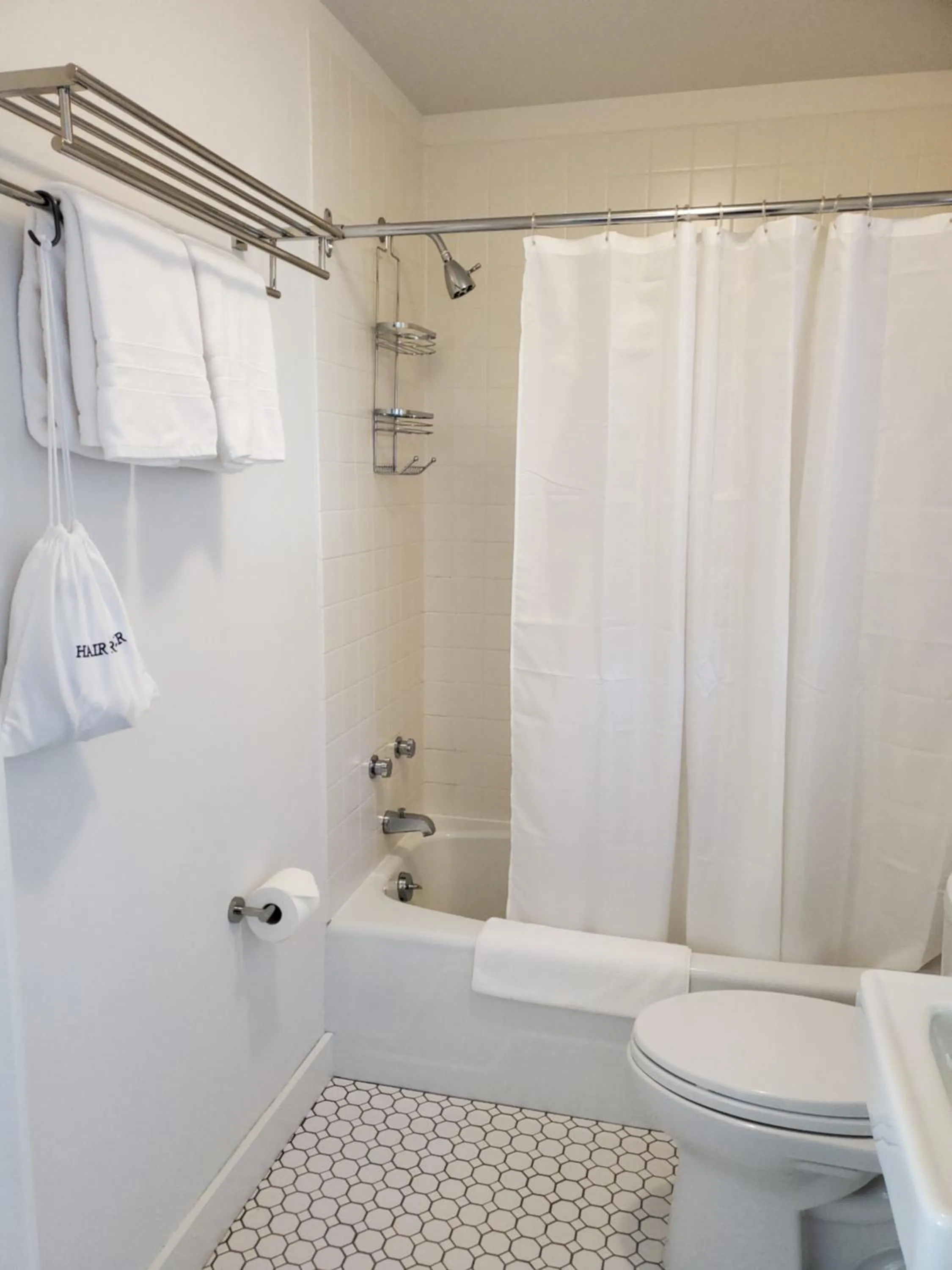 Shower in Harbourside Inn