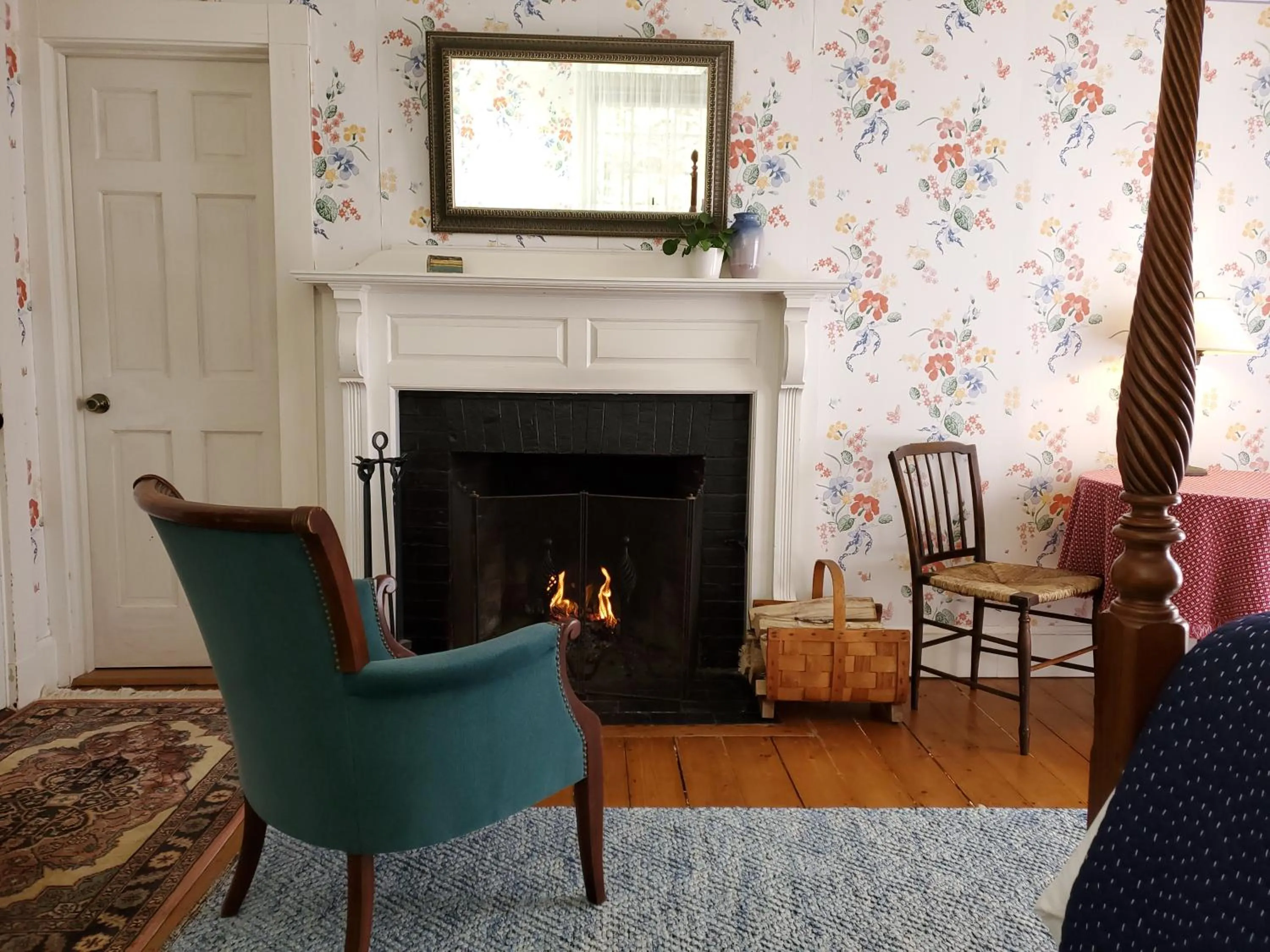 Seating area in Harbourside Inn