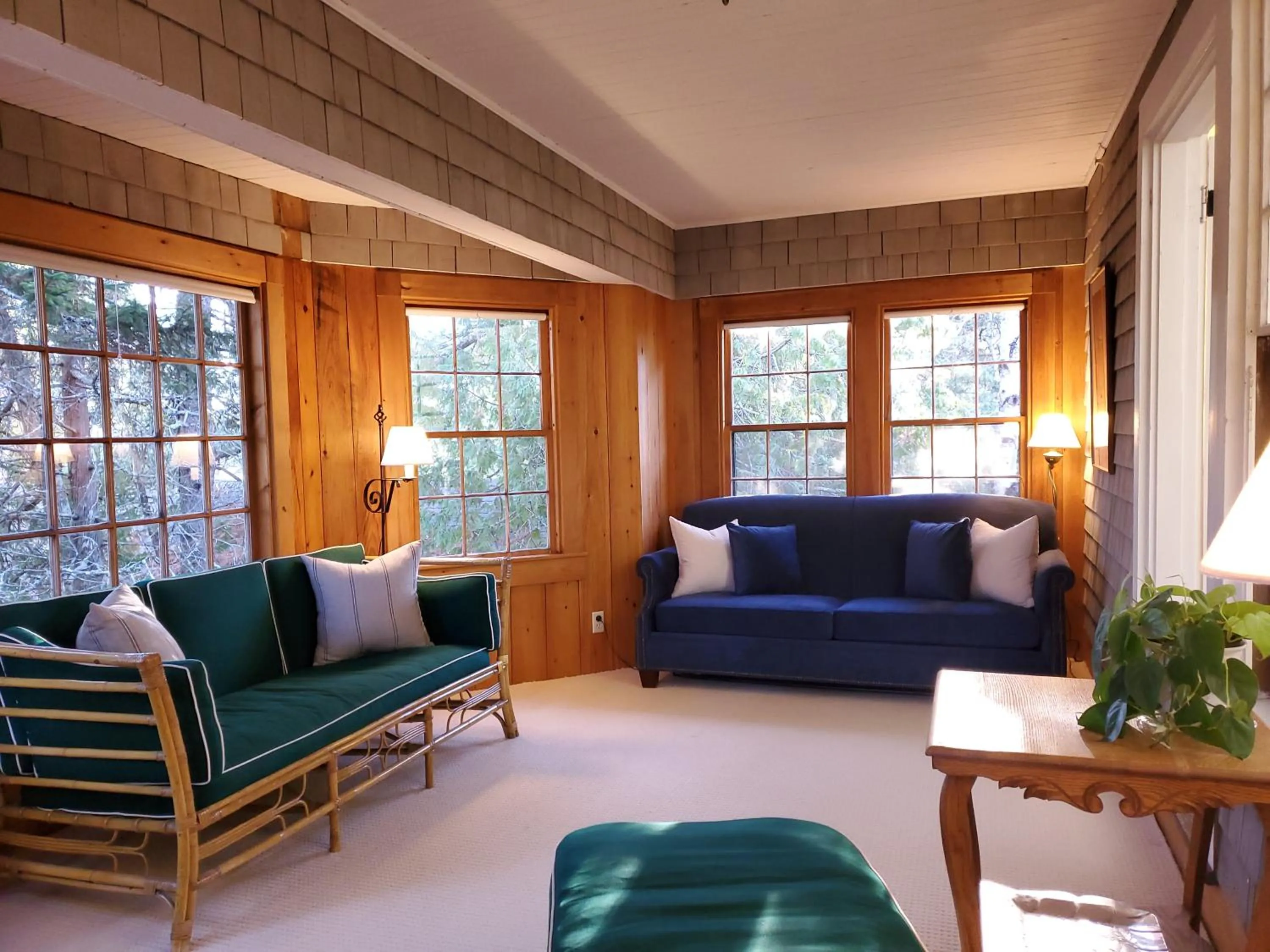 Living room in Harbourside Inn