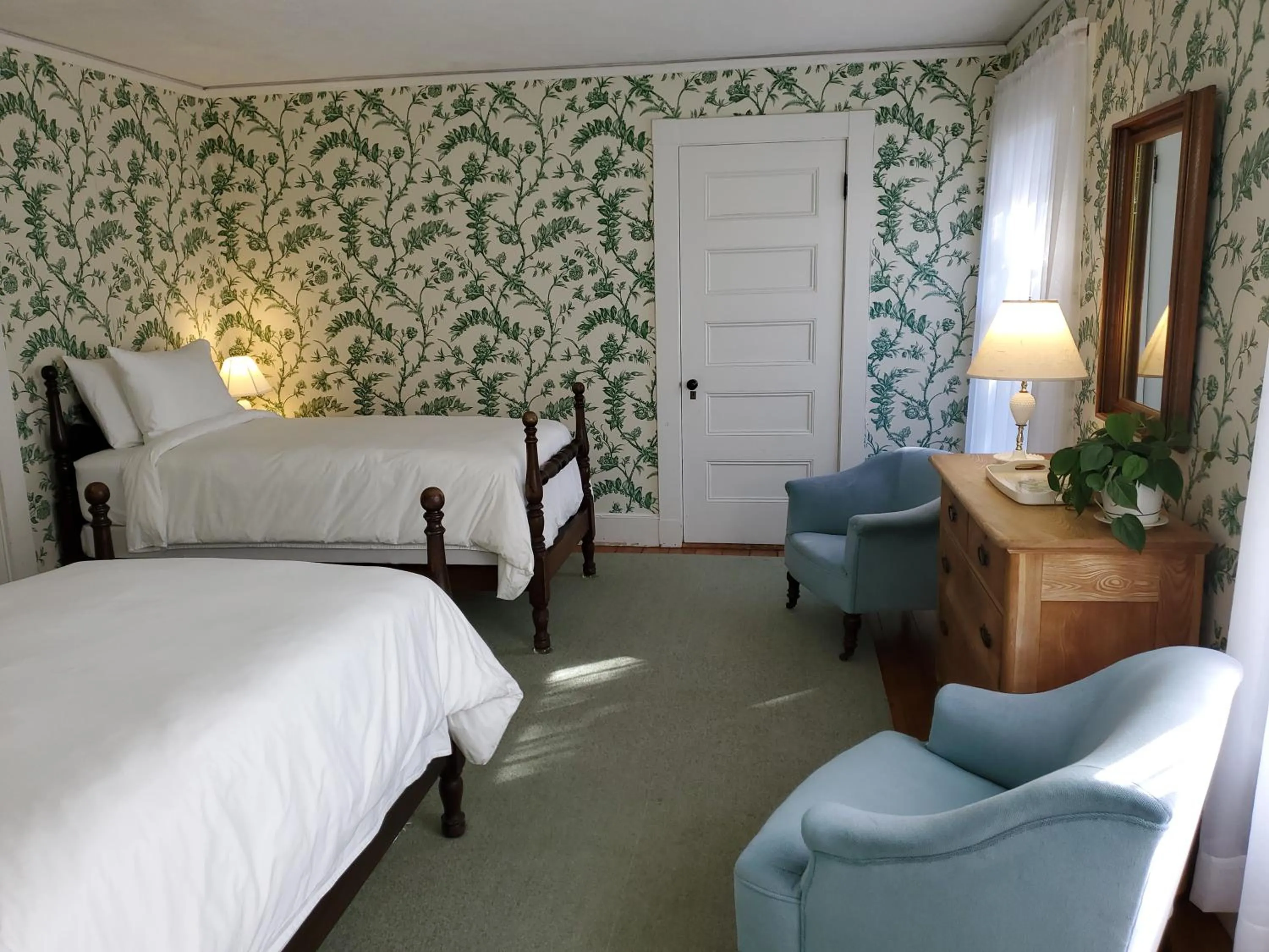 Photo of the whole room, Bed in Harbourside Inn