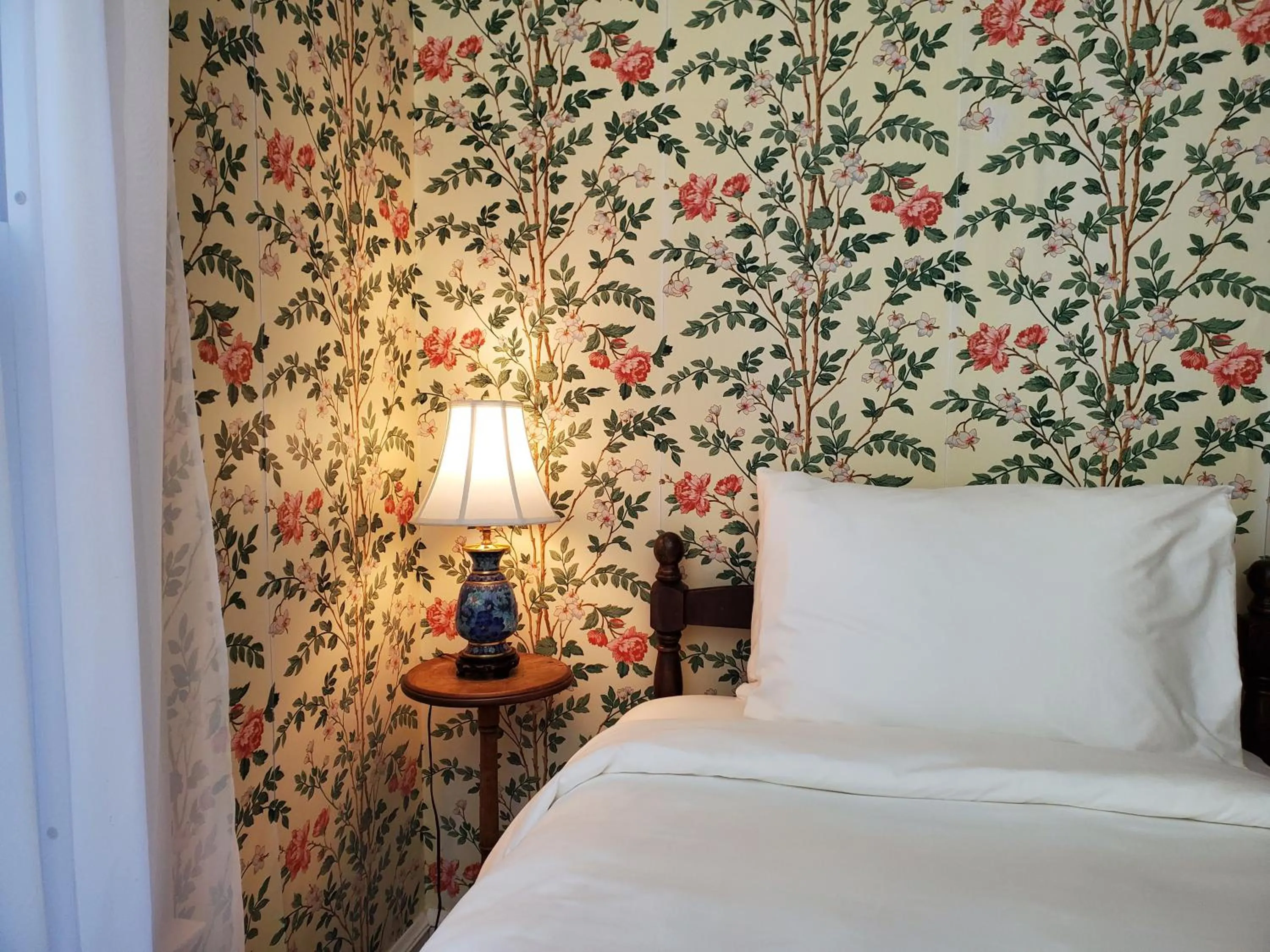 Bed in Harbourside Inn