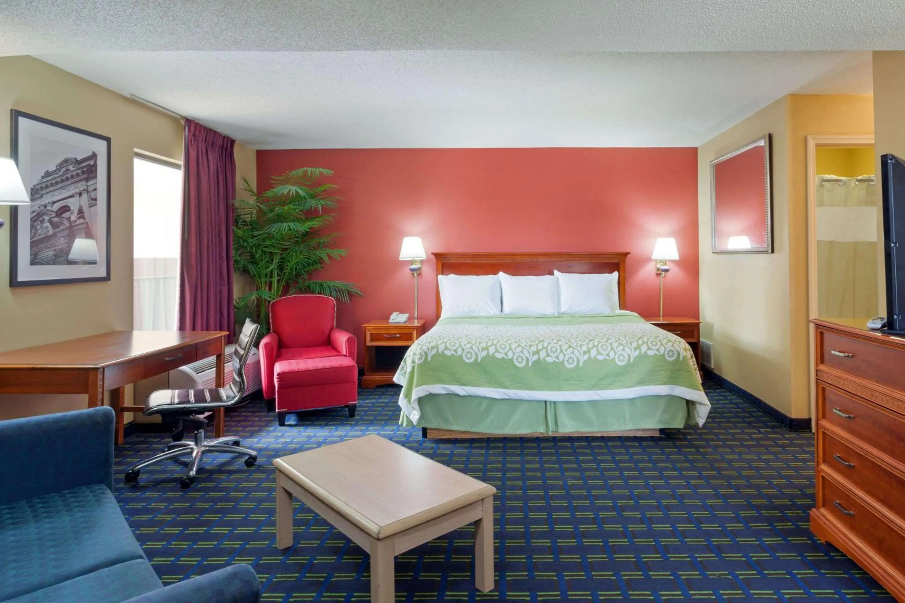 Photo of the whole room, Bed in Shelby Inn