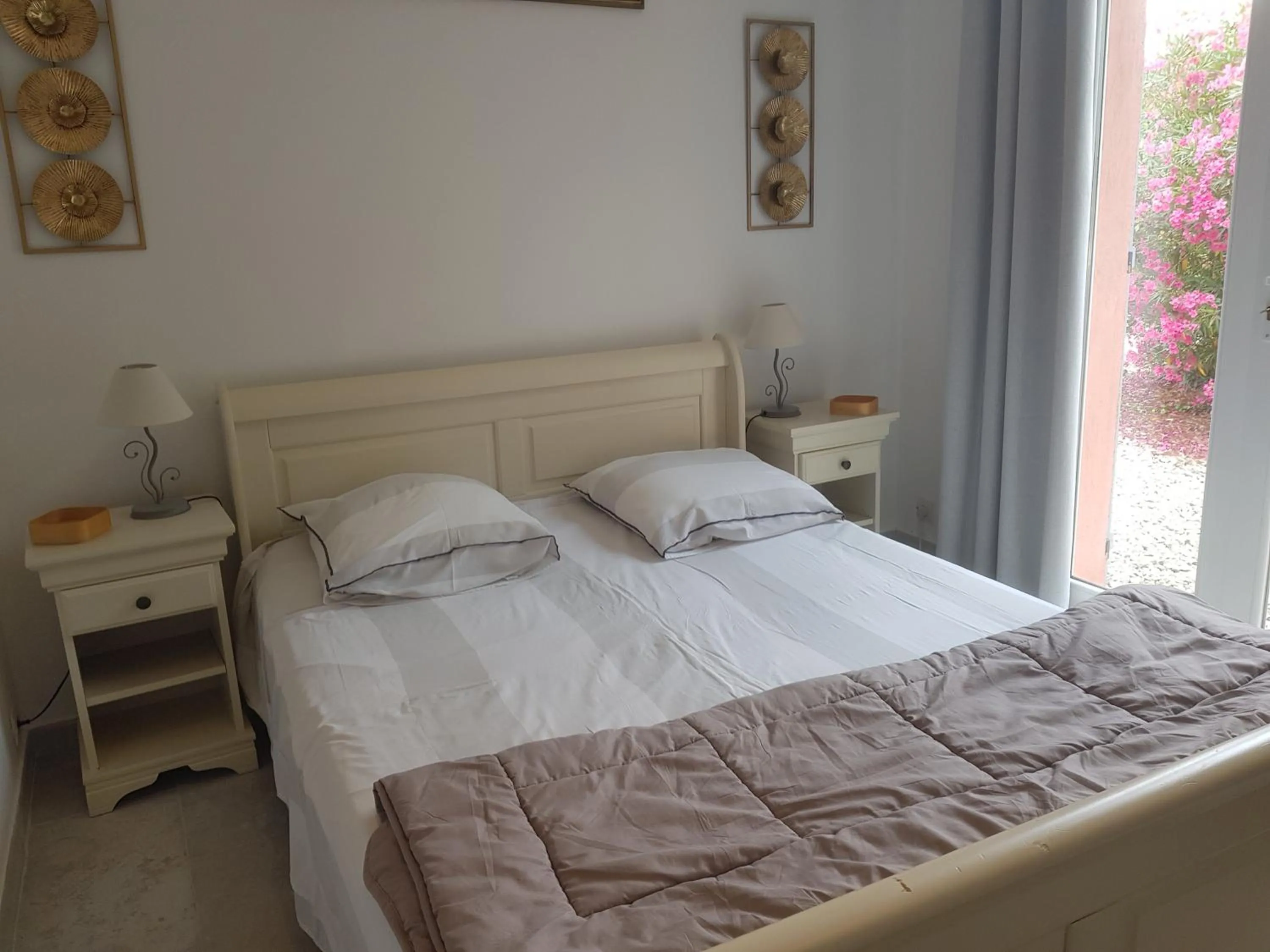 Bedroom, Bed in Les Lézards 2 au Soleil Draguignan