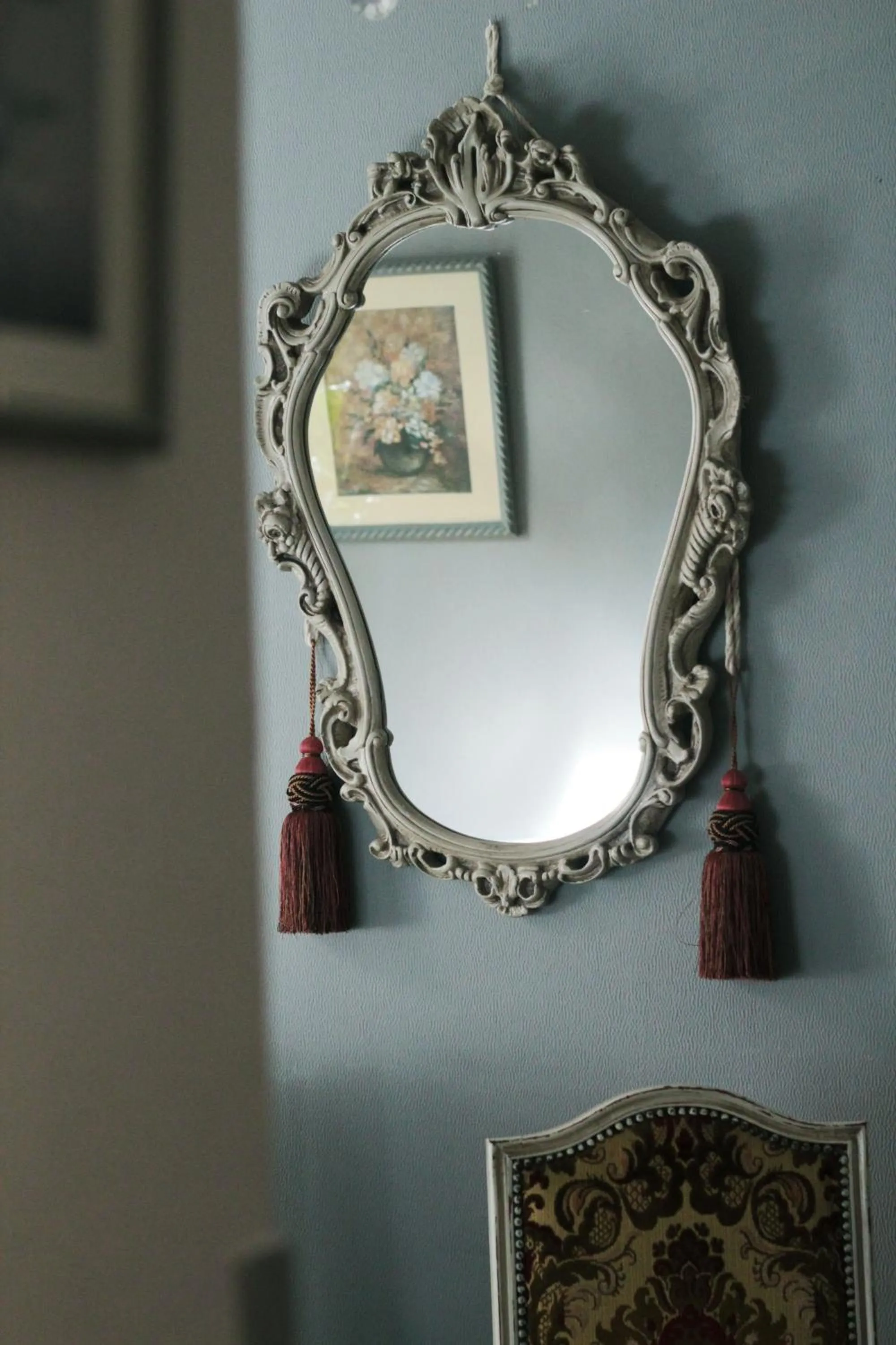 Decorative detail in Hôtel Crystal Reims Centre