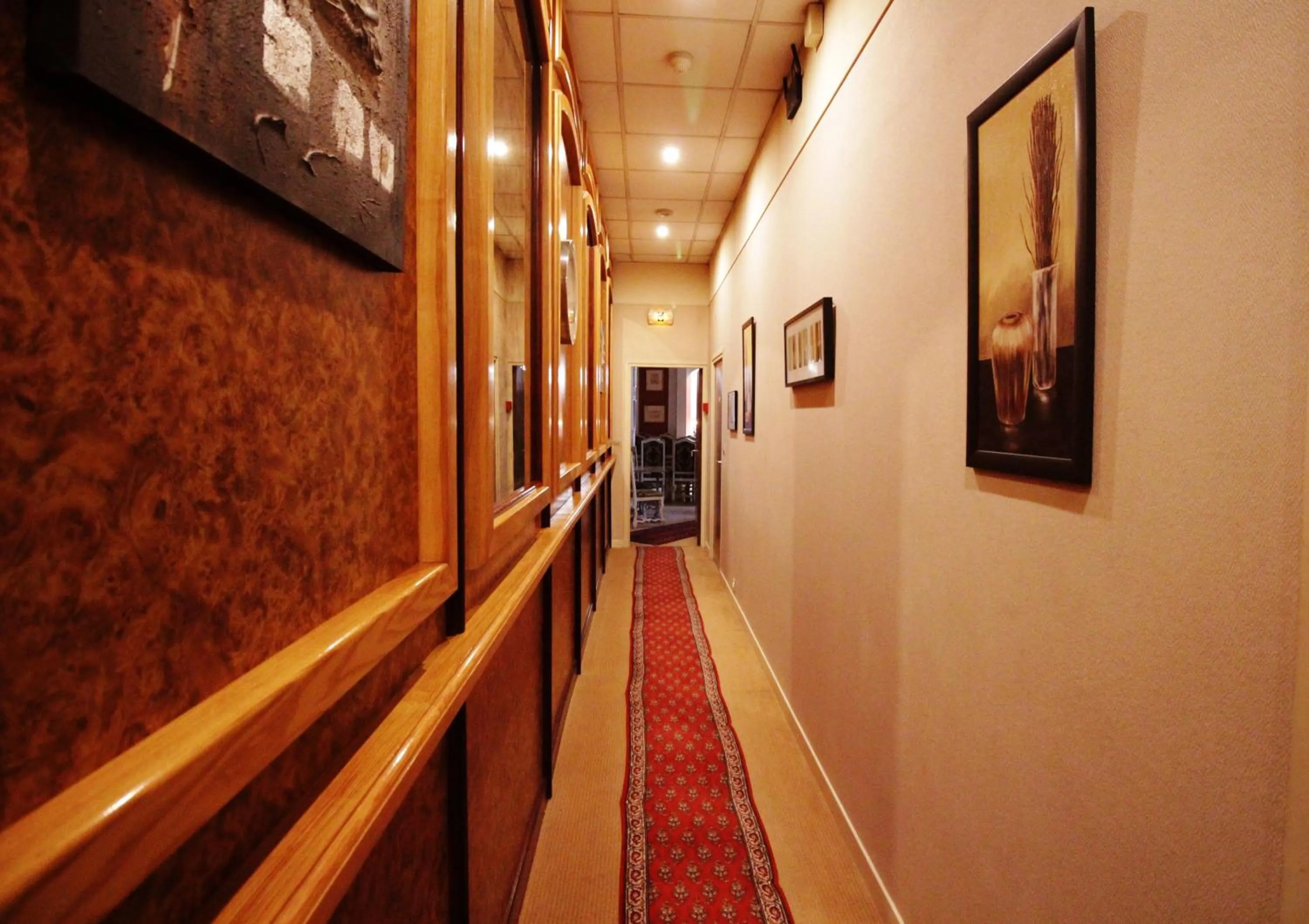 Area and facilities in Hôtel Crystal Reims Centre