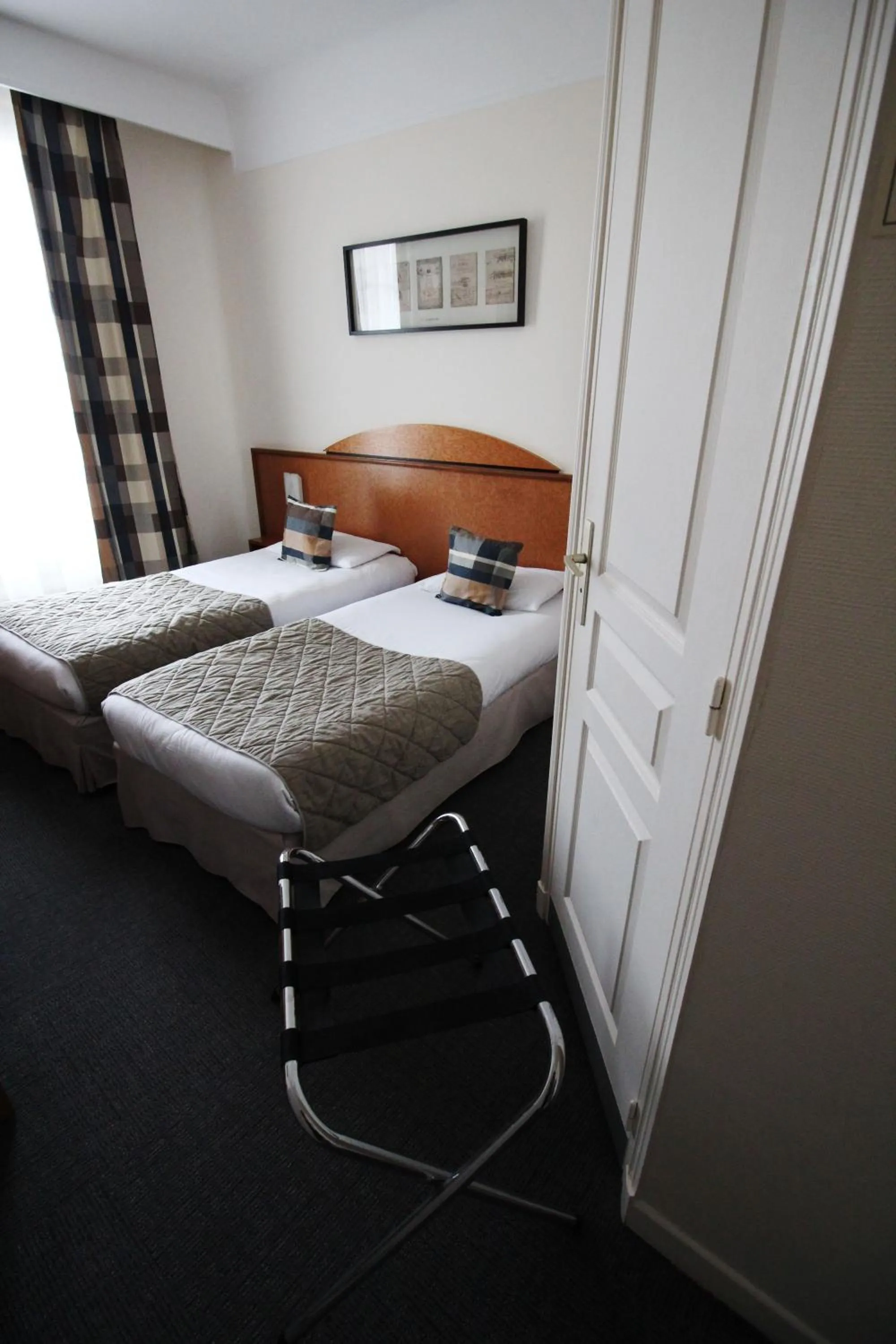 Day, Bed in Hôtel Crystal Reims Centre