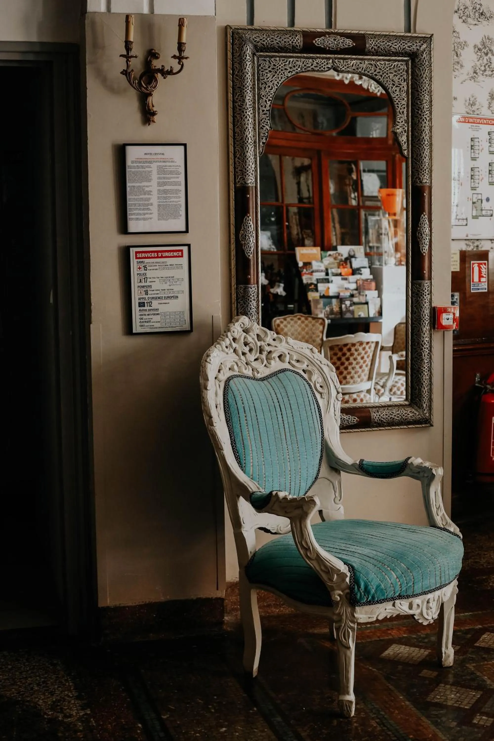 Lobby or reception in Hôtel Crystal Reims Centre