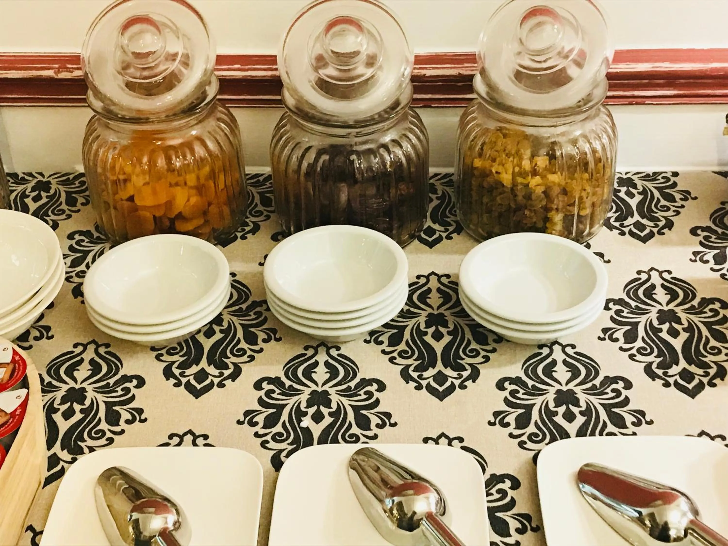 Breakfast in Hôtel Crystal Reims Centre