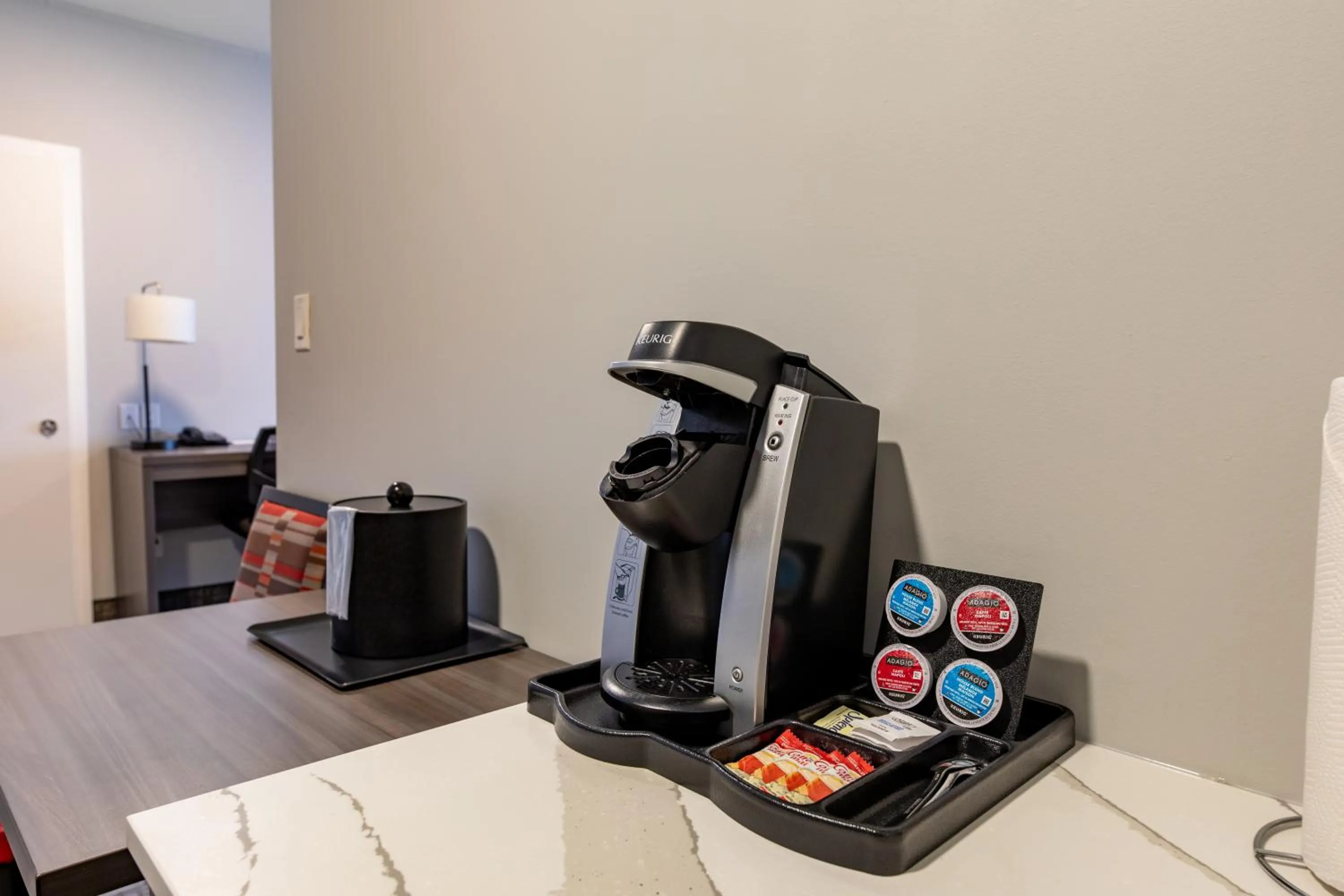 Coffee/tea facilities in The Kanata by BCMInns - Hinton