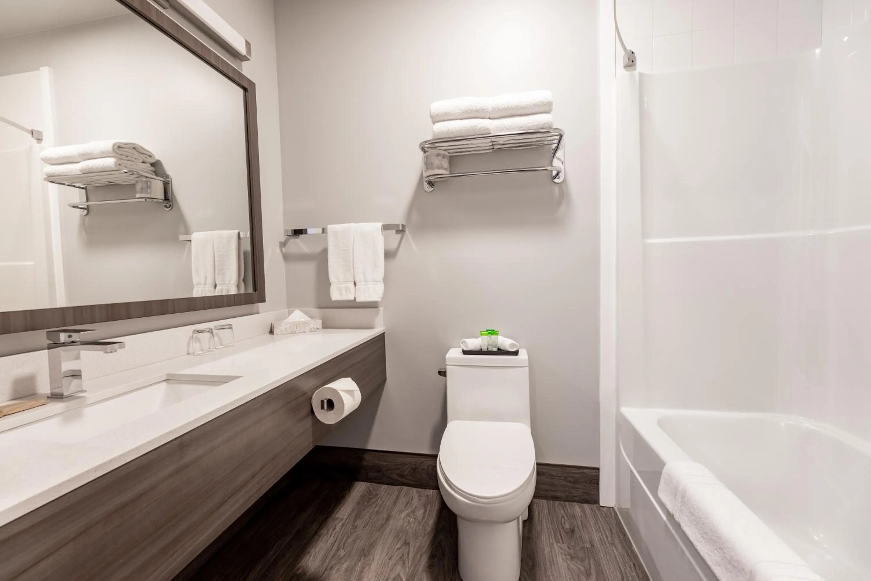 Bathroom in The Kanata by BCMInns - Hinton