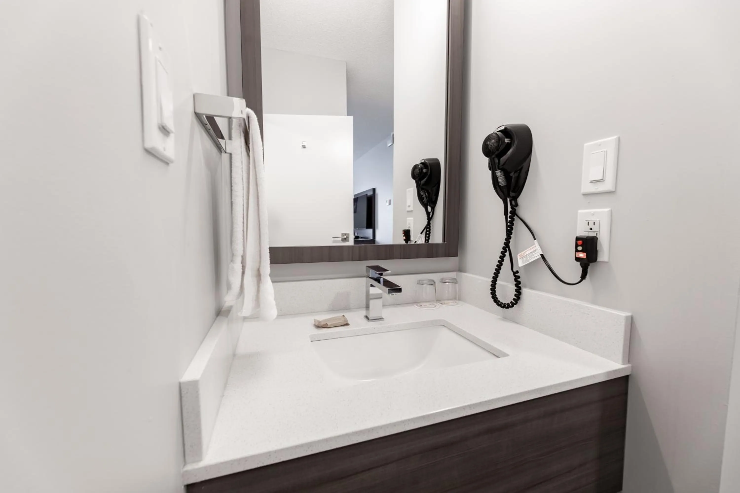 Bathroom in The Kanata by BCMInns - Hinton