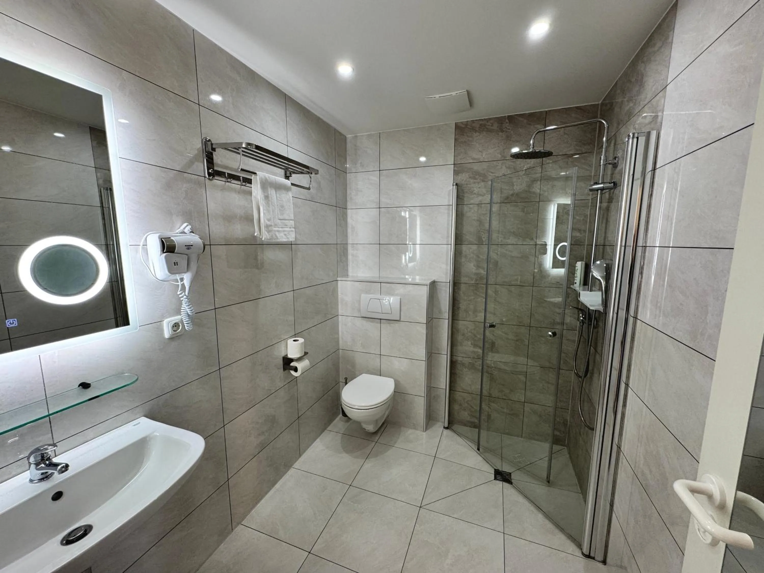 Shower in Parkhotel Viktoria