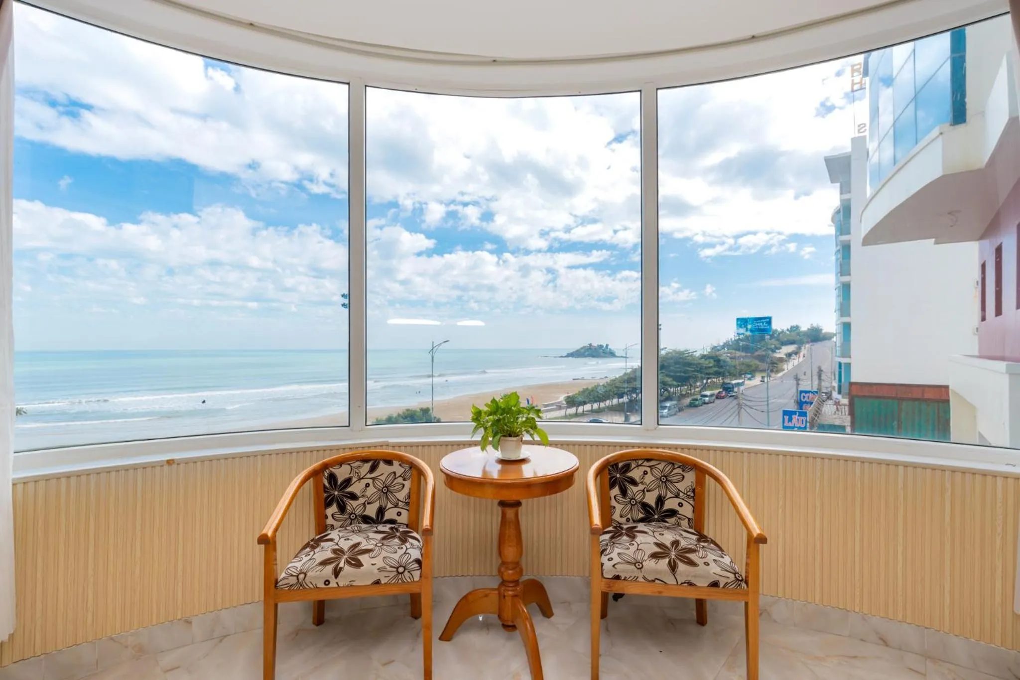 Ngoc Hanh Beach Hotel