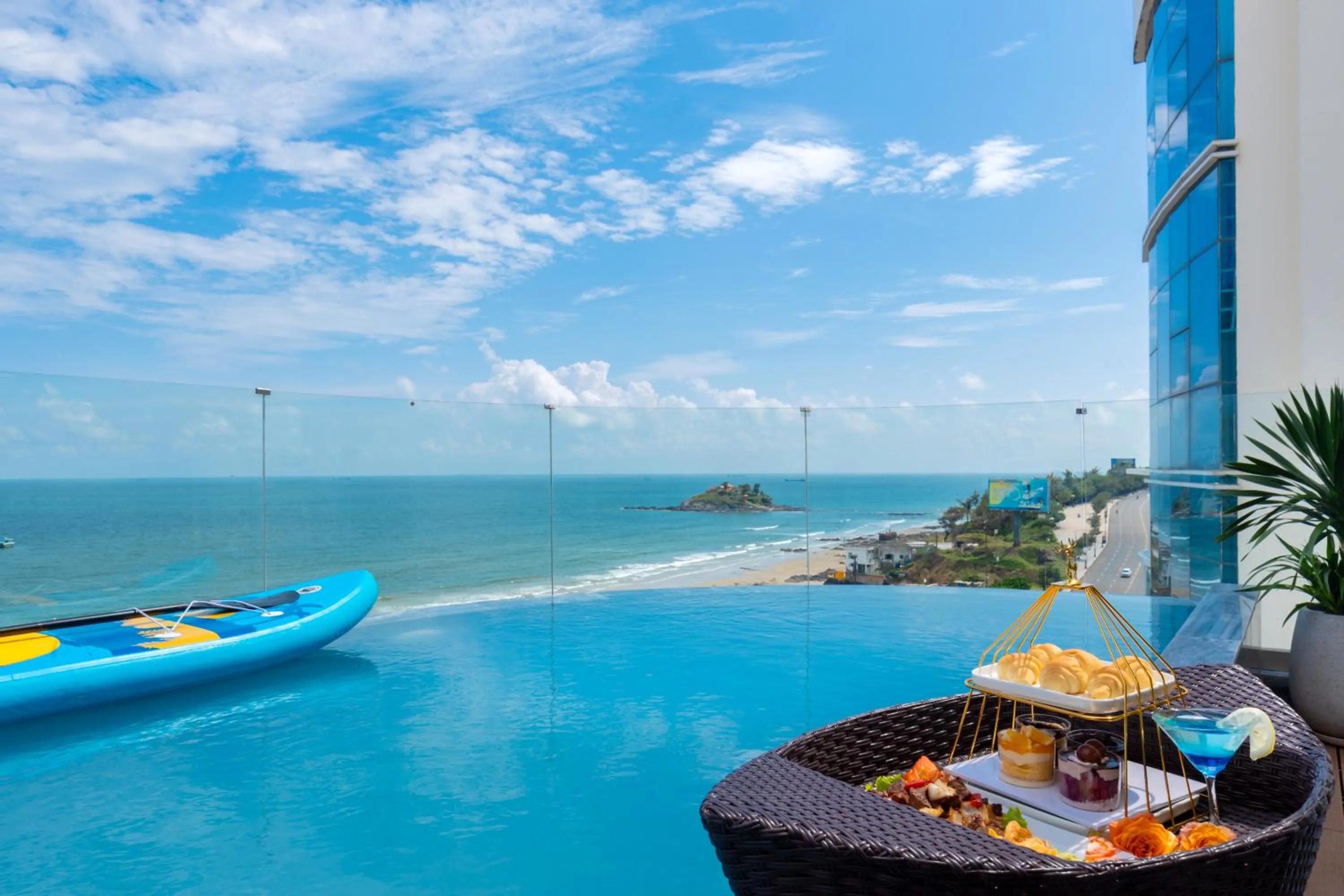 Swimming pool in ONE SEASON BOUTIQUE HOTEL Vung Tau - BEACHFRONT