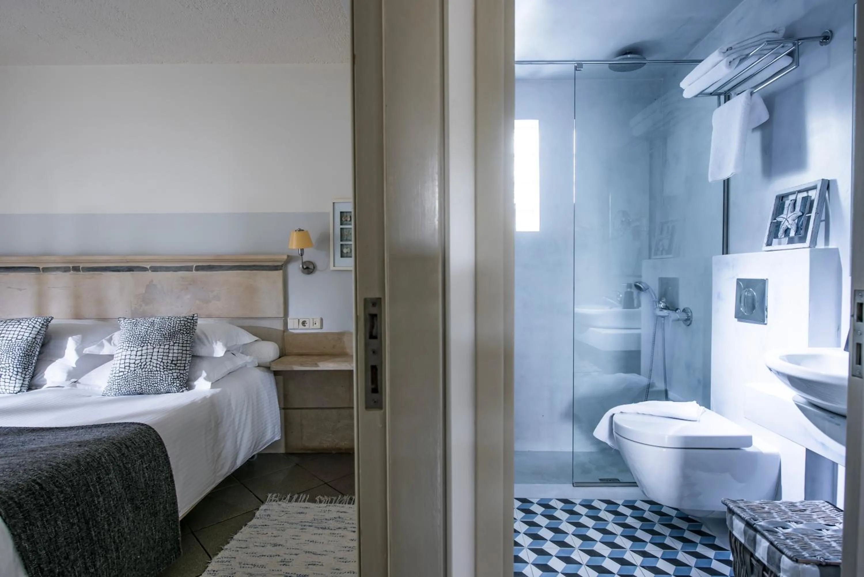 Bathroom, Bed in Skajado Holiday Apartments