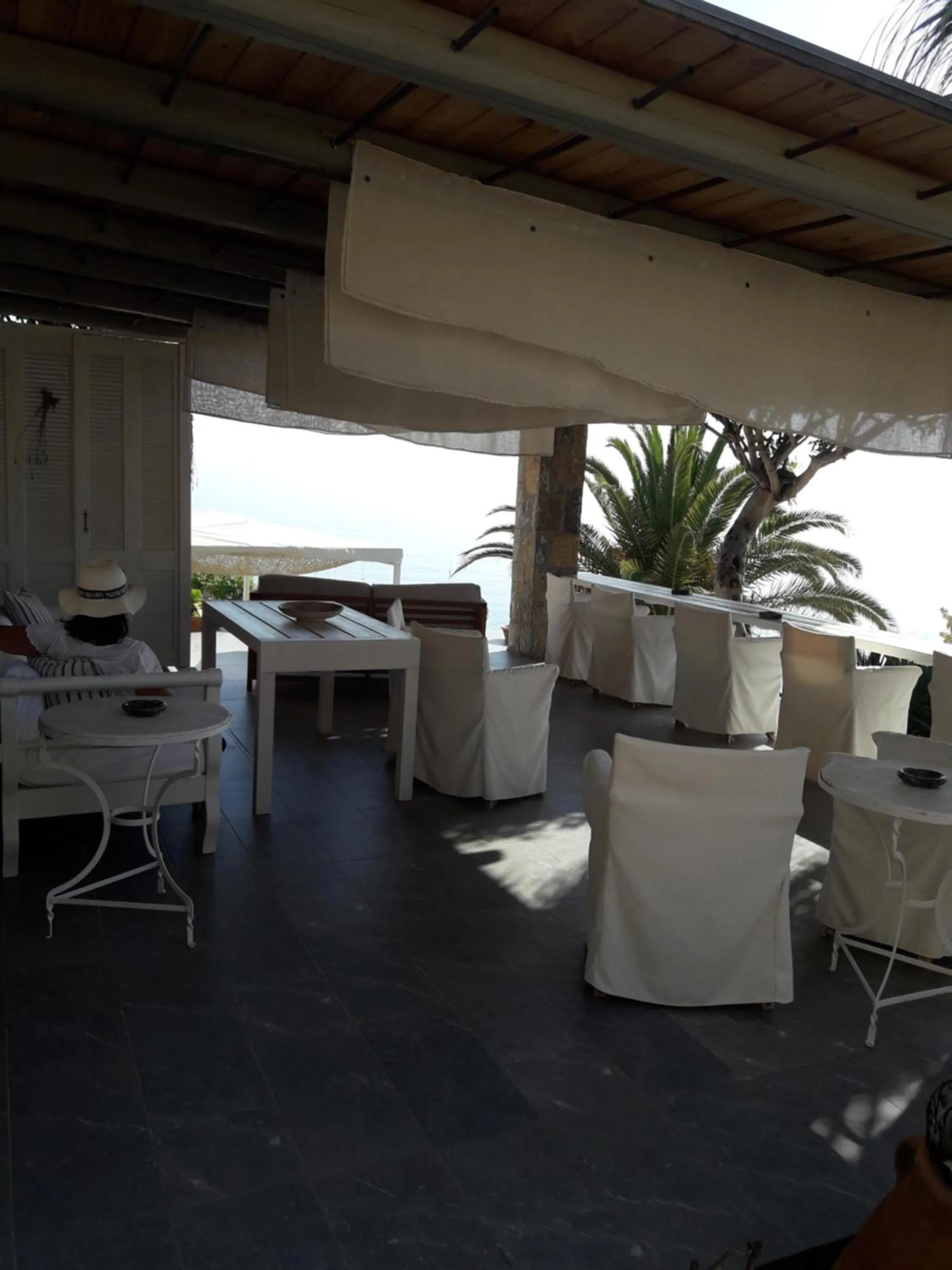 Communal lounge/ TV room in Skajado Holiday Apartments