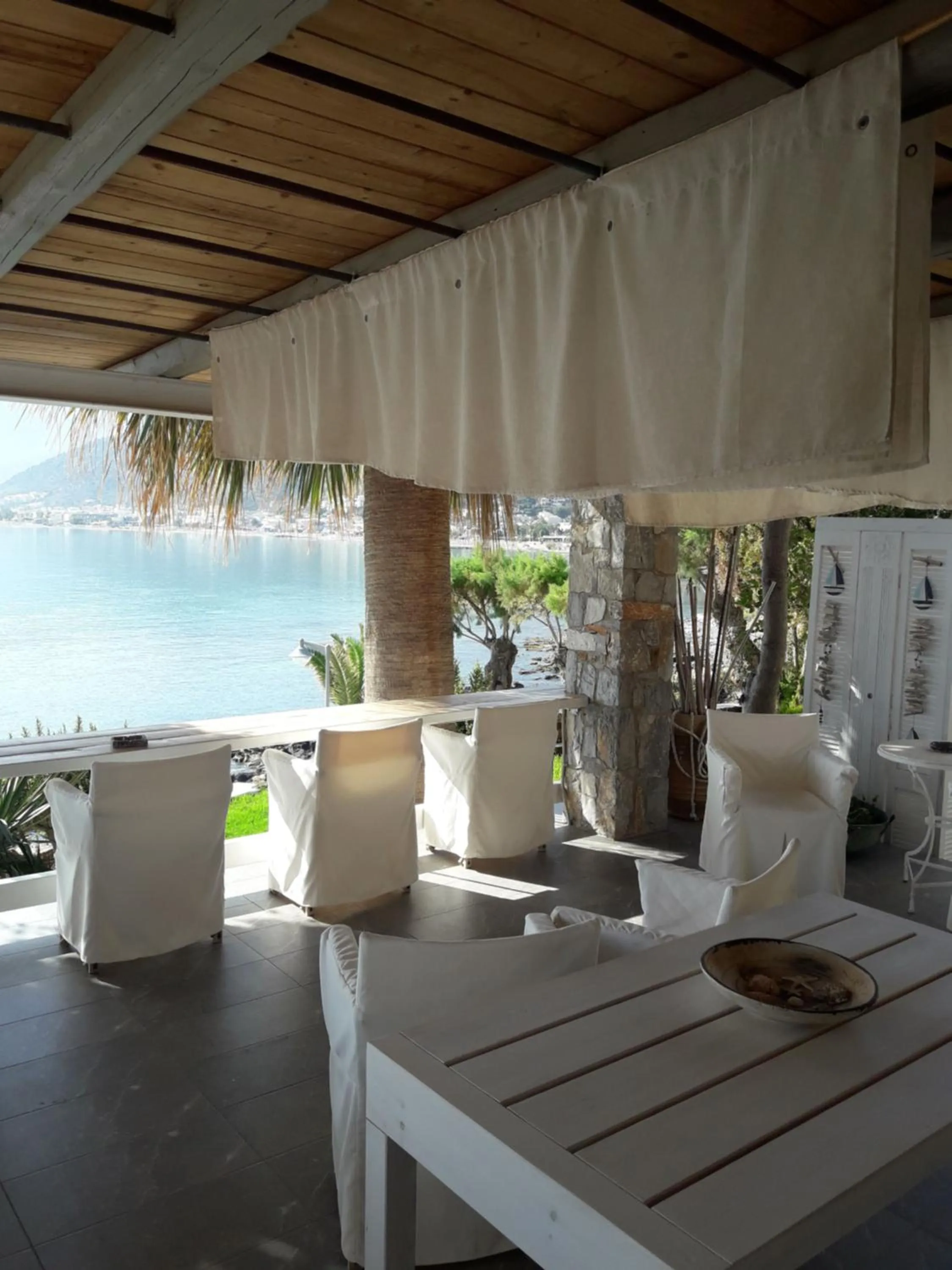 Communal lounge/ TV room in Skajado Holiday Apartments