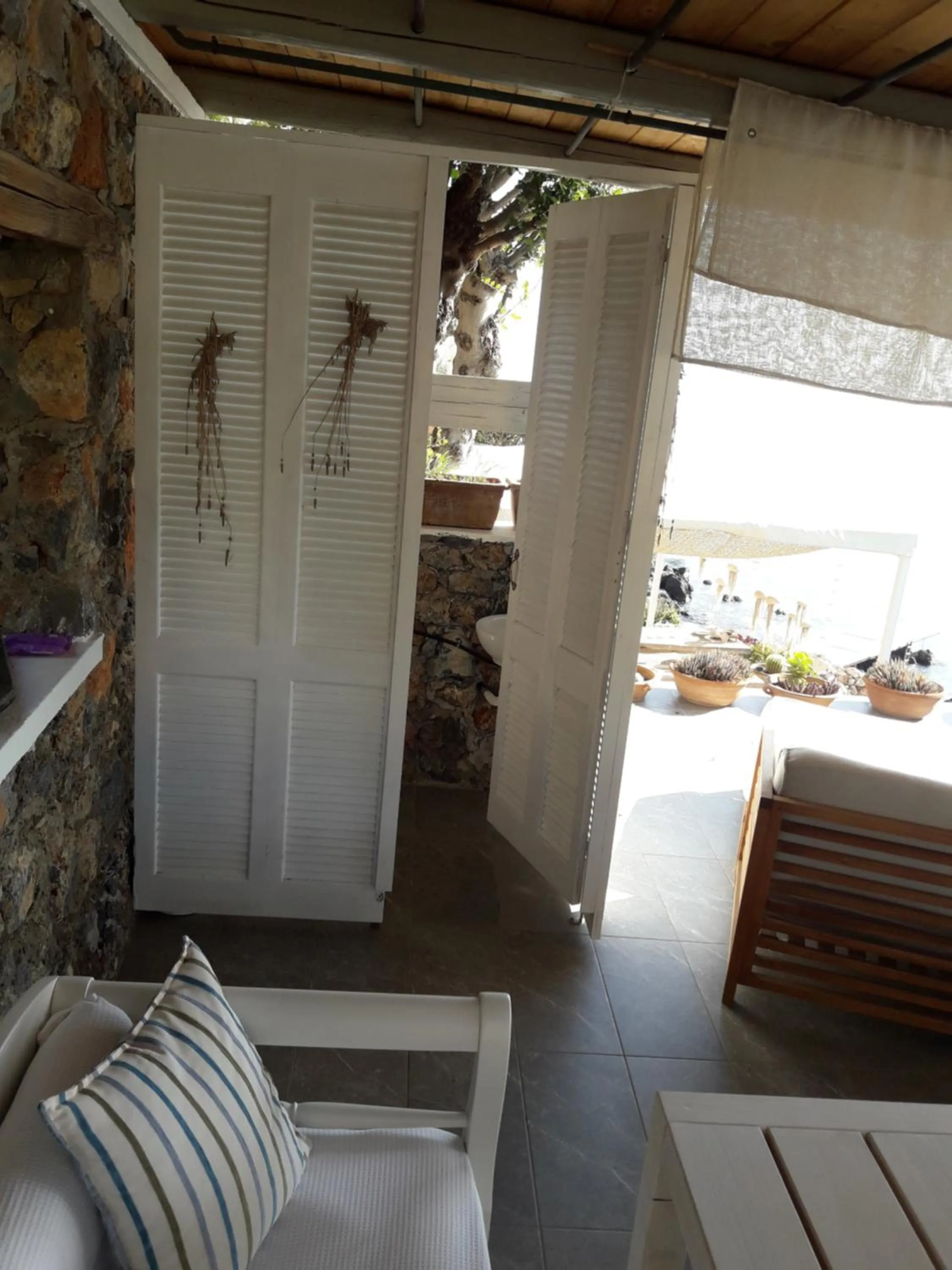 Communal lounge/ TV room in Skajado Holiday Apartments