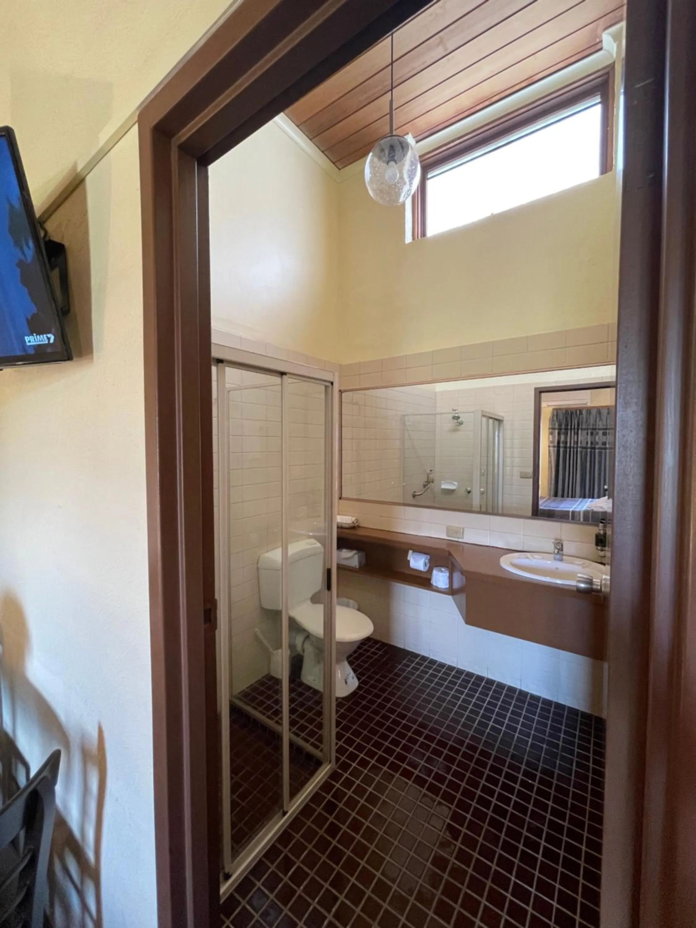 Mountain Creek Motel Bar & Restaurant