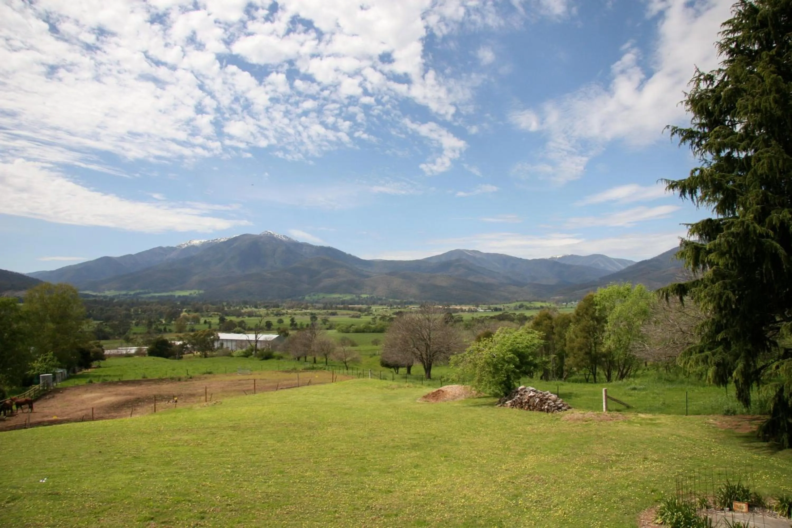 Mountain view in Mountain Creek Motel Bar & Restaurant