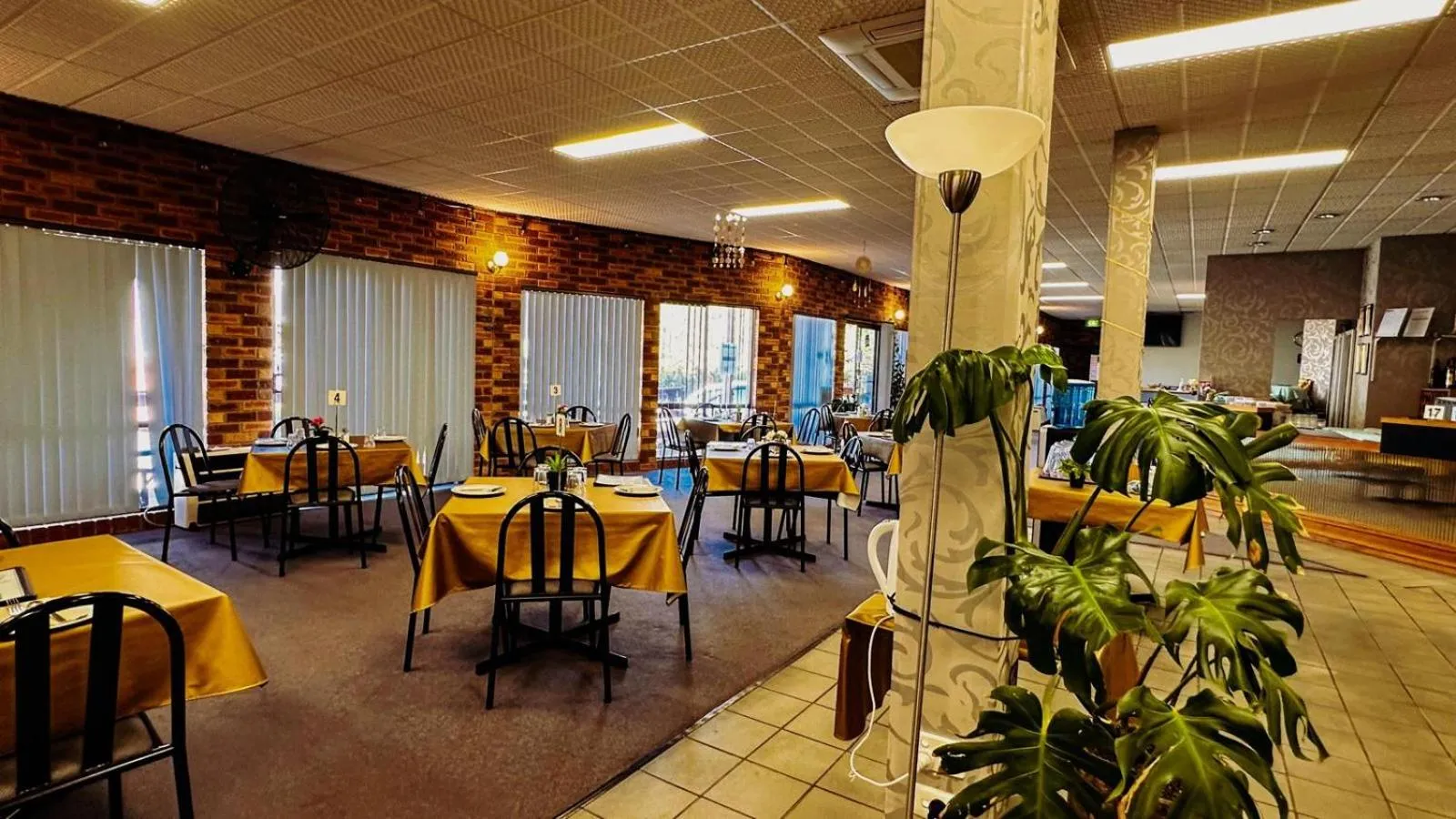 Restaurant/places to eat in Mountain Creek Motel Bar & Restaurant