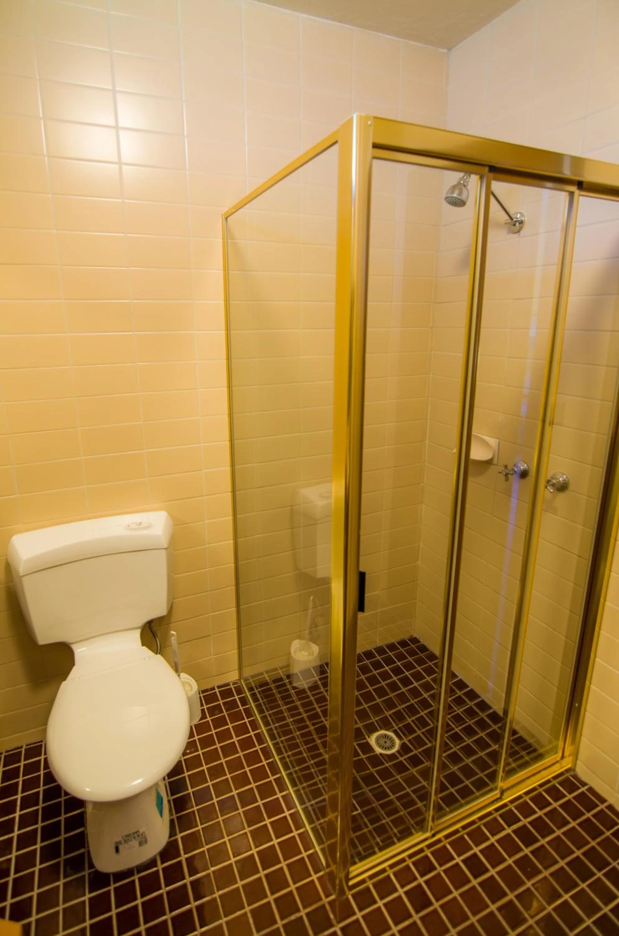 Bathroom in Mountain Creek Motel Bar & Restaurant
