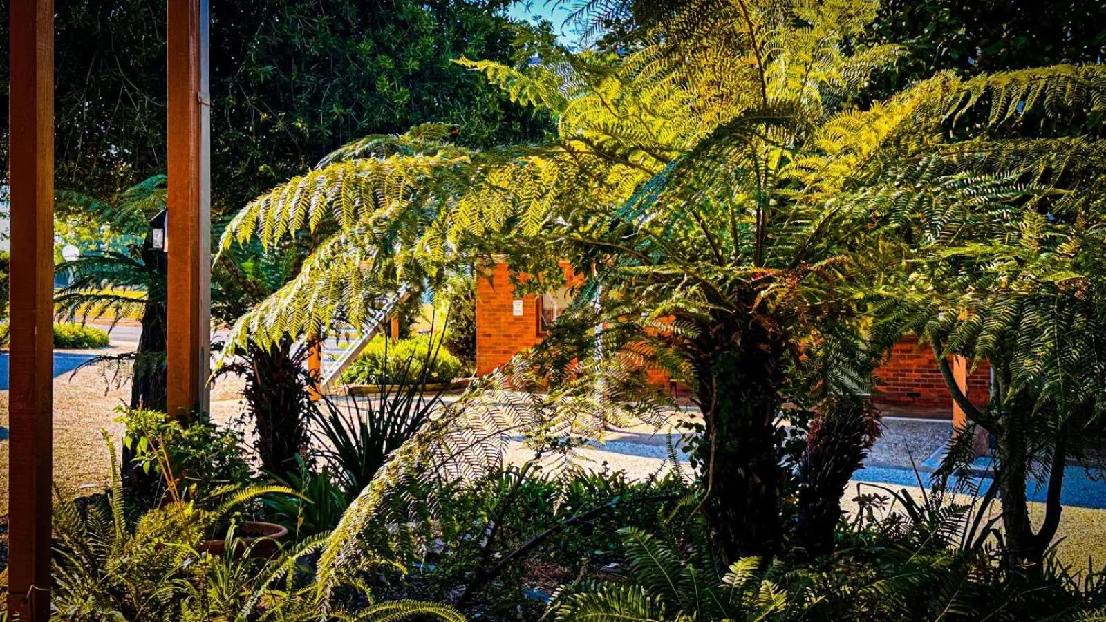 Mountain Creek Motel Bar & Restaurant