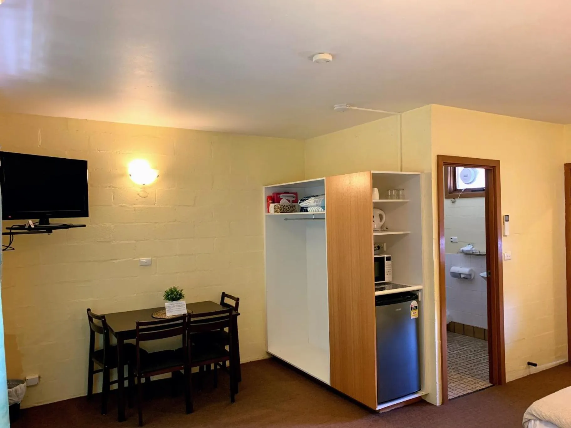 Bedroom in Mountain Creek Motel Bar & Restaurant