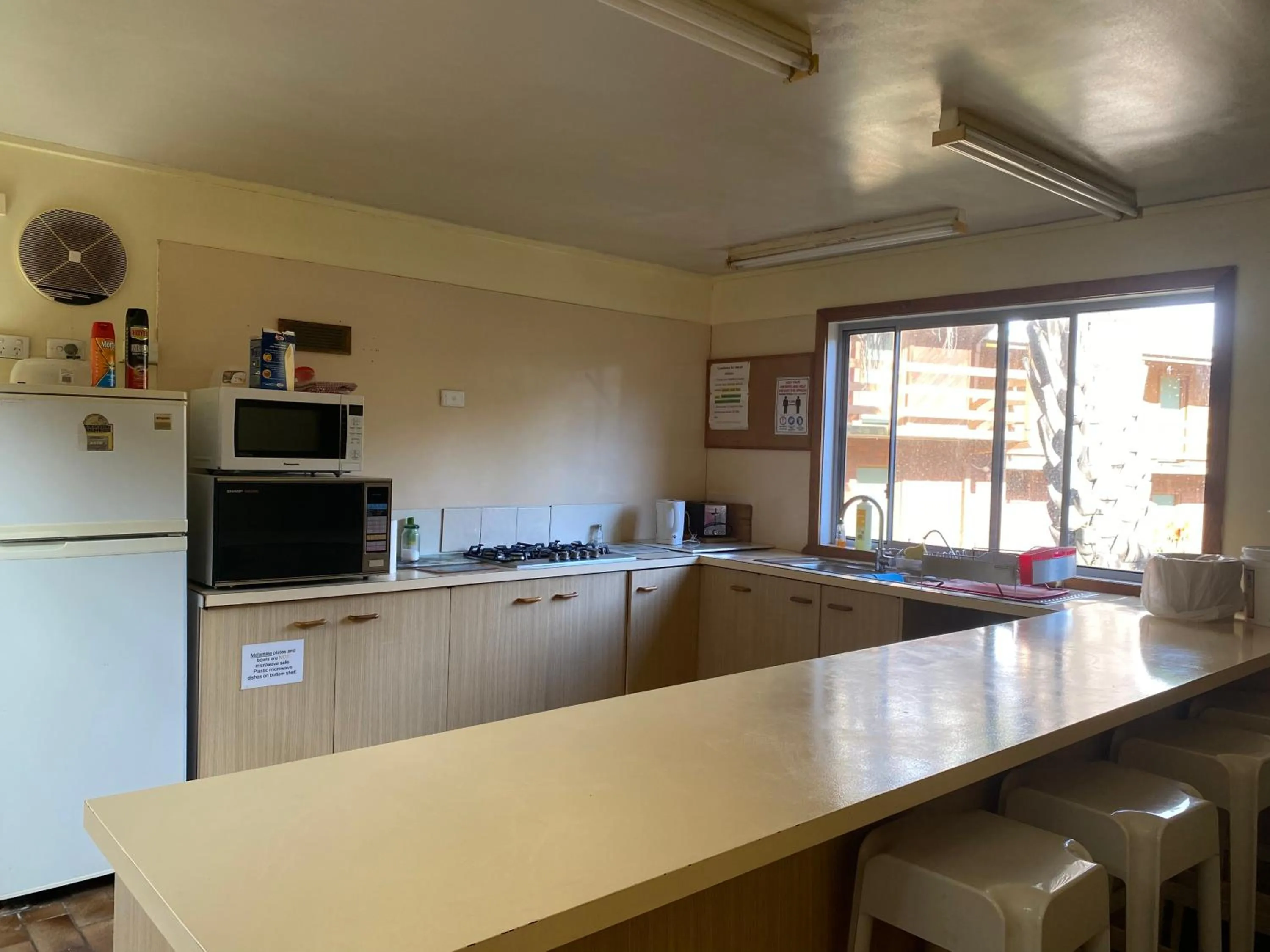 Mountain Creek Motel Bar & Restaurant