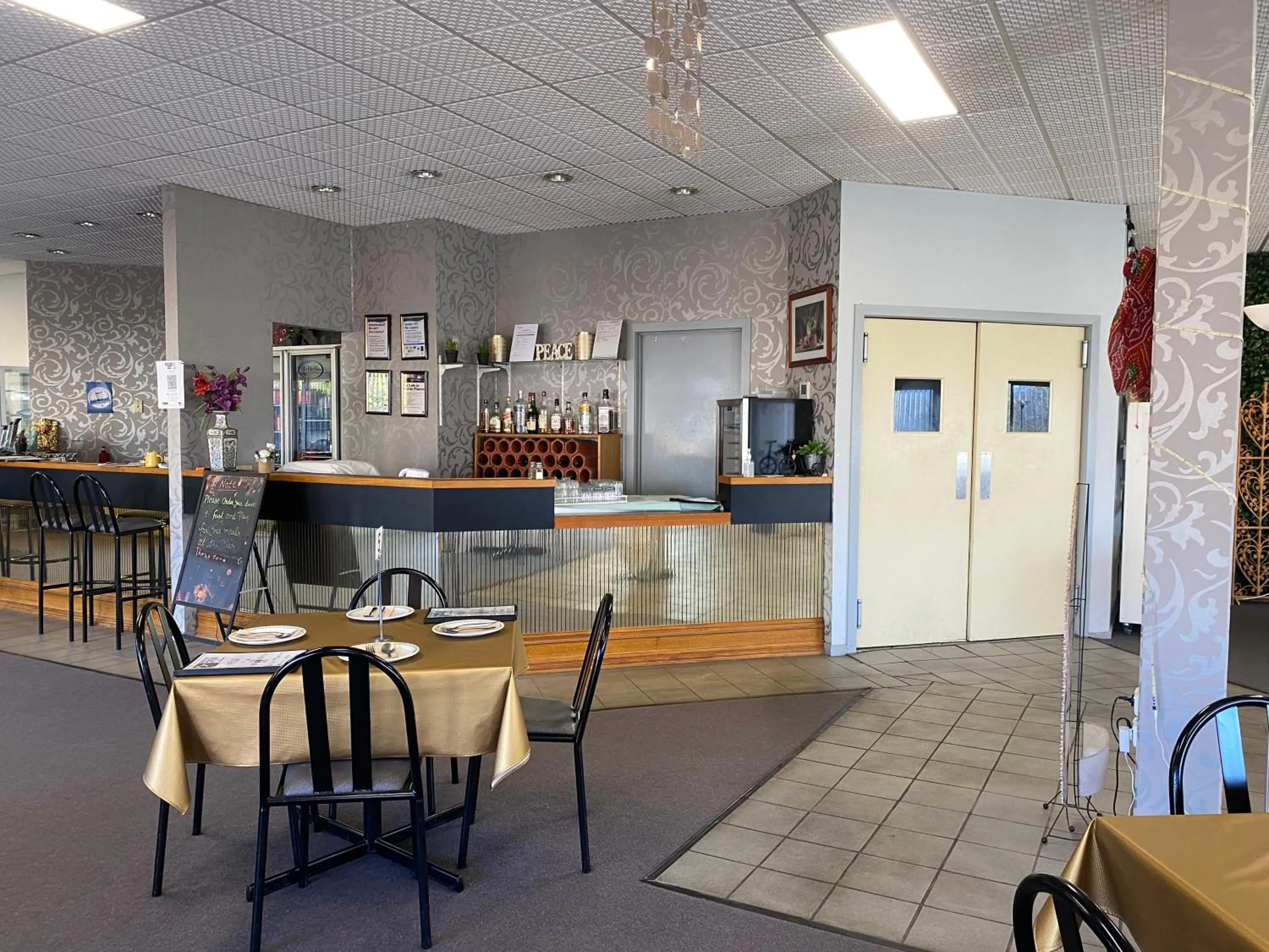 Restaurant/places to eat in Mountain Creek Motel Bar & Restaurant