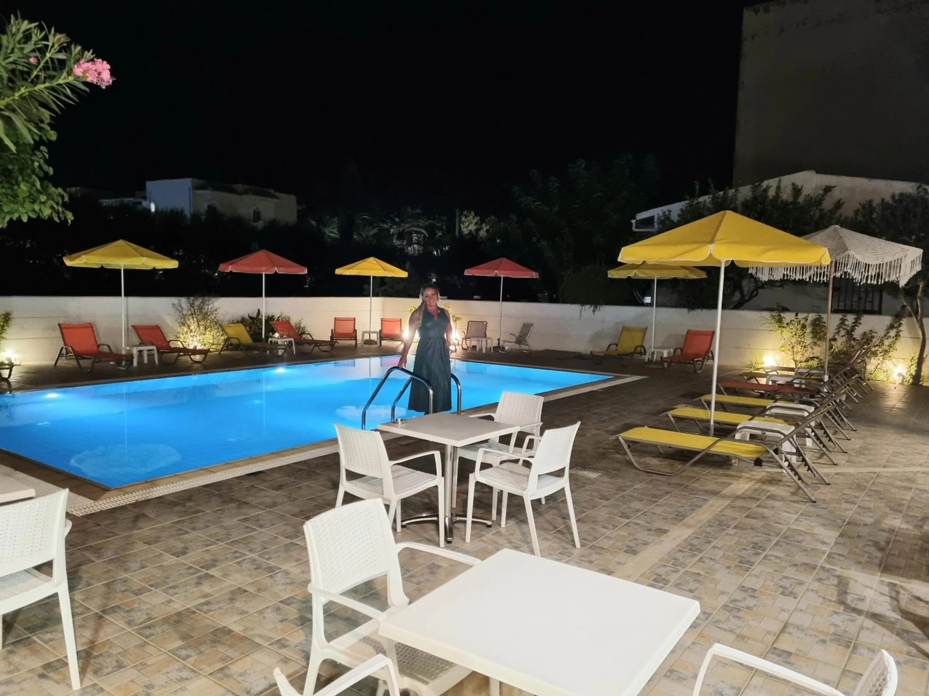 Restaurant/places to eat in Arhodiko Hotel