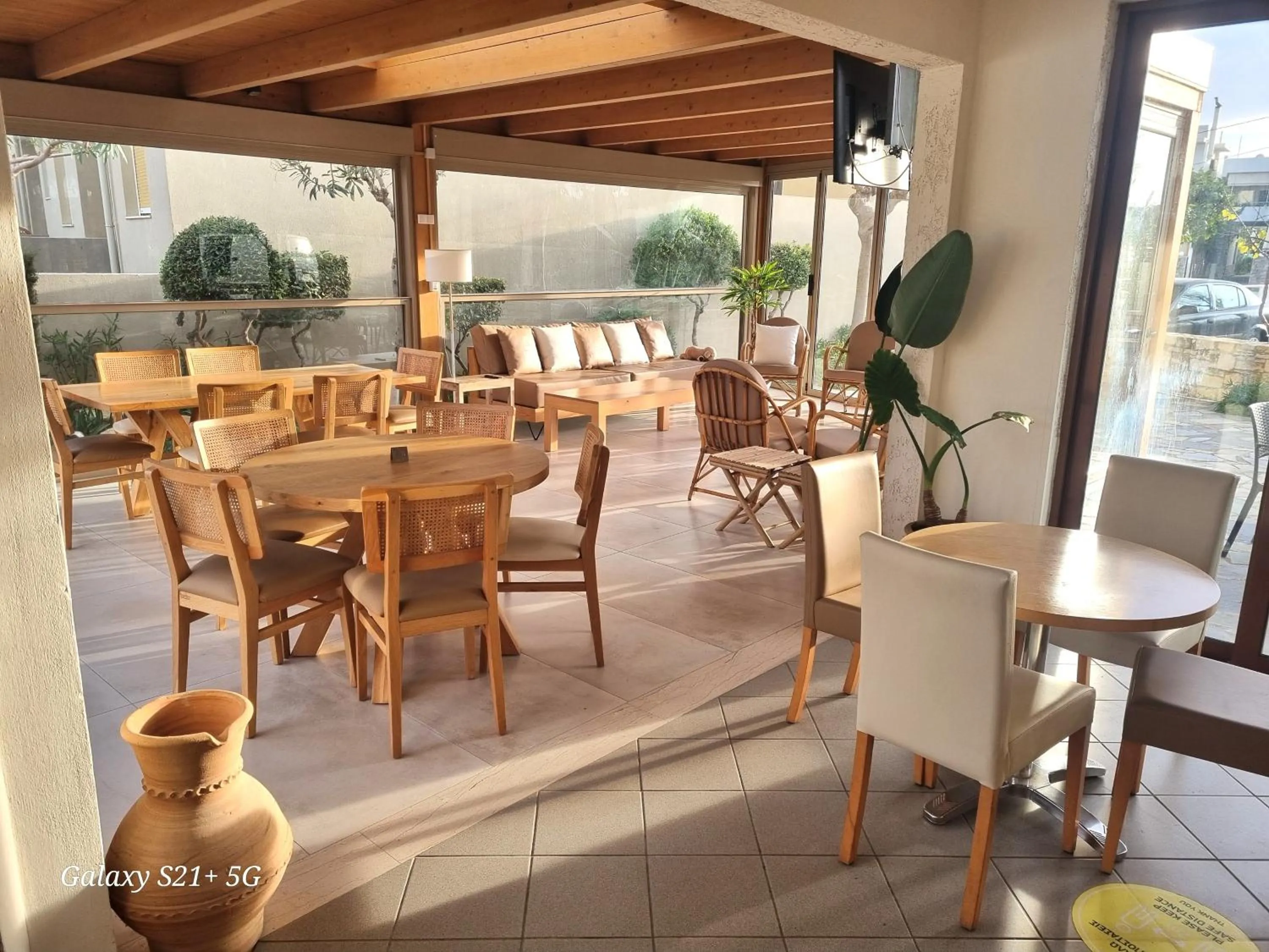 Restaurant/places to eat in Arhodiko Hotel