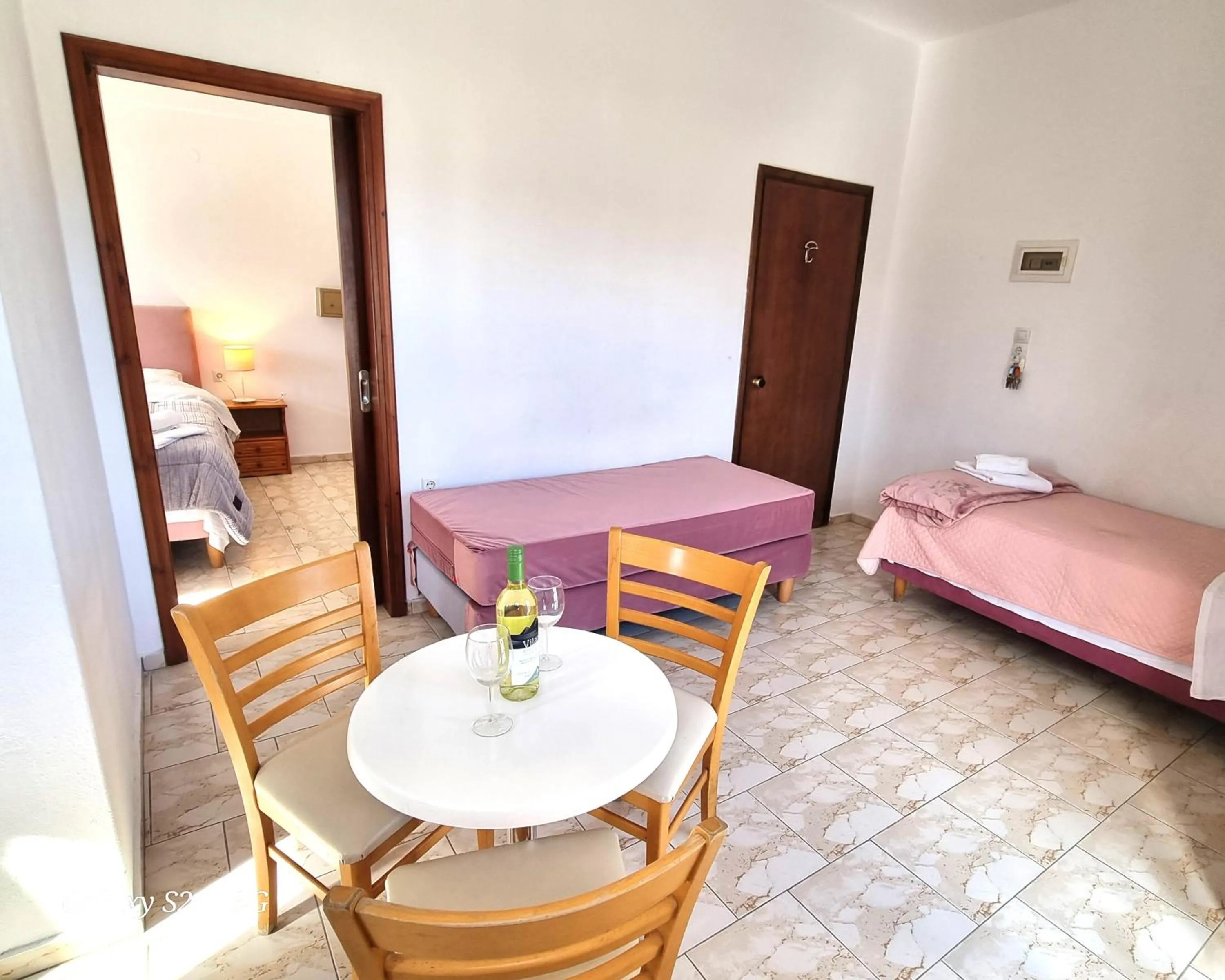 Living room, Bed in Arhodiko Hotel