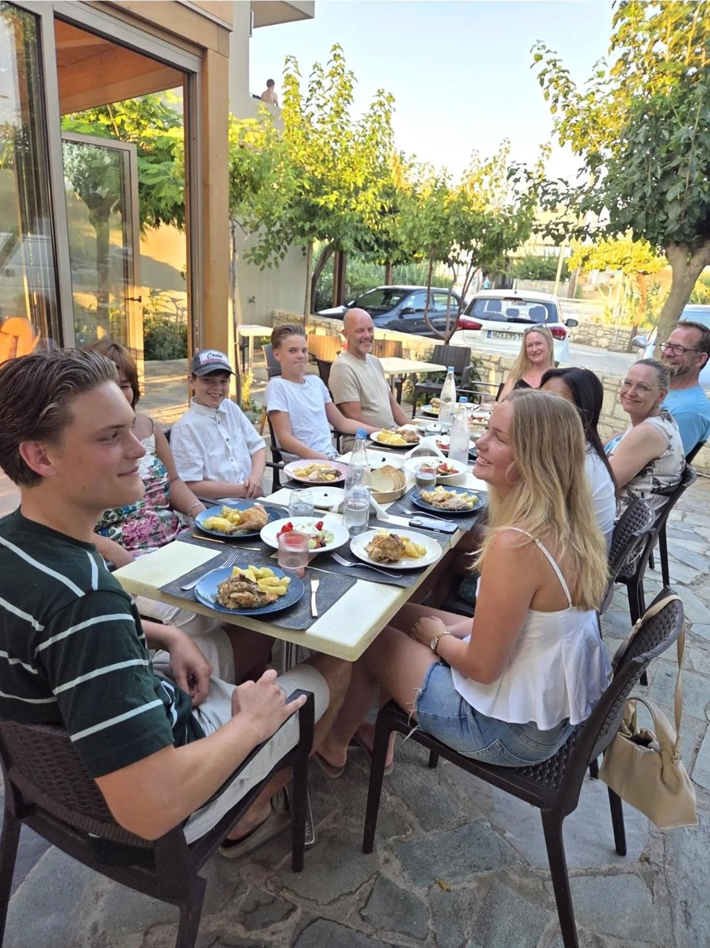 Restaurant/places to eat in Arhodiko Hotel