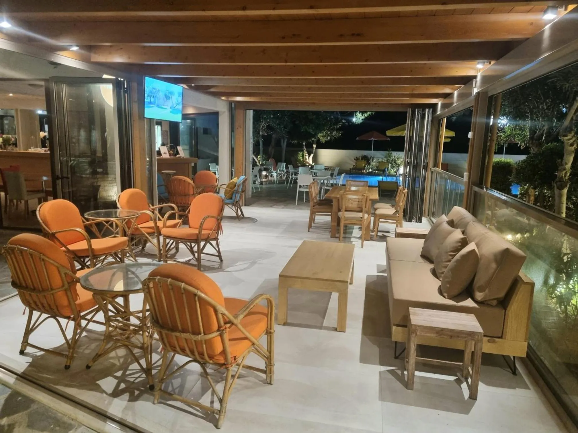 Communal lounge/ TV room in Arhodiko Hotel