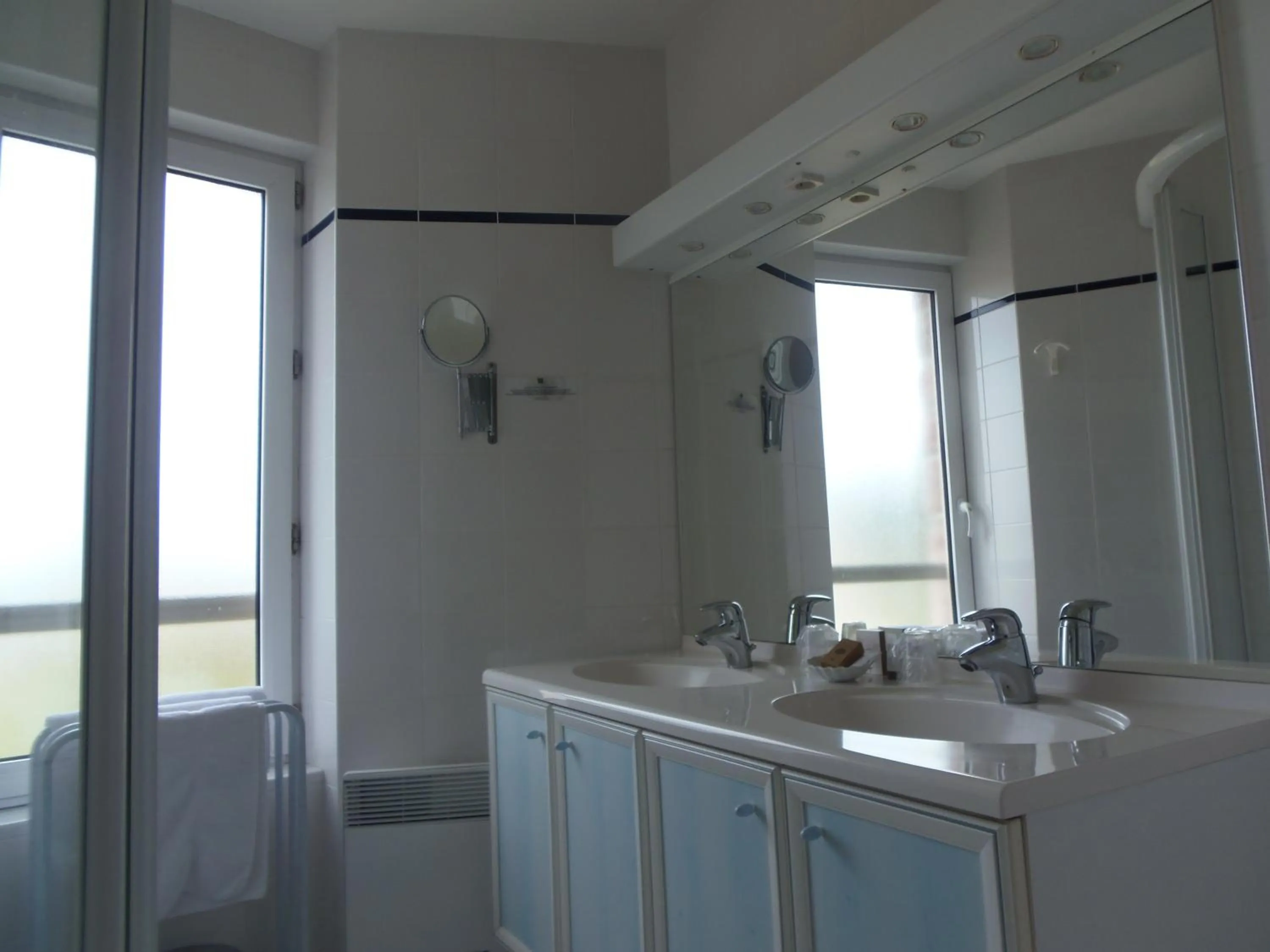 Bathroom in Hôtel de la Mer