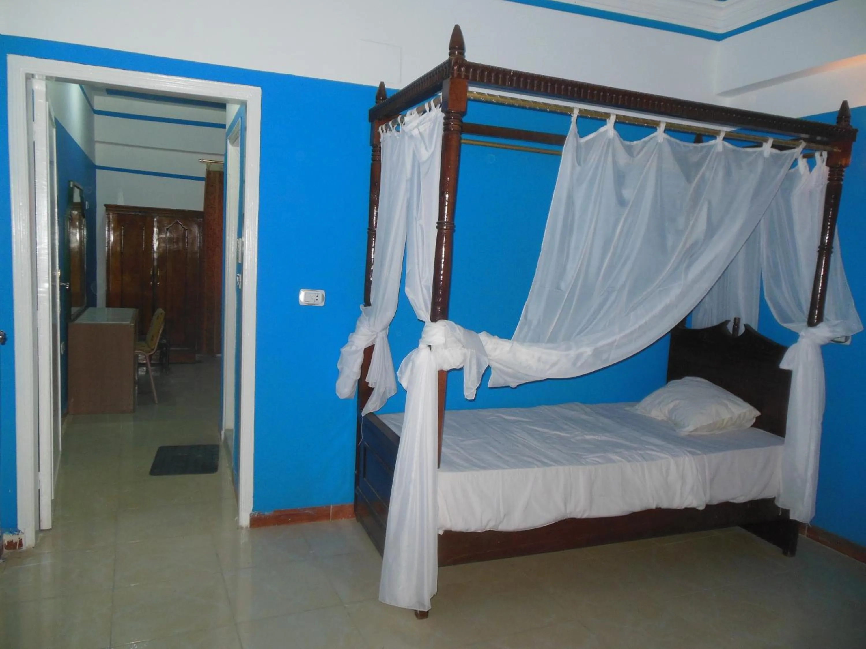 Bedroom, Bed in Cleopatra Hotel Luxor