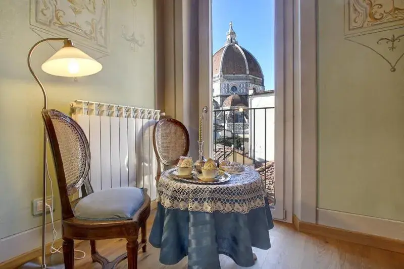 Romantic apartment in the heart of Florence Romantic apartment in the heart of Florence